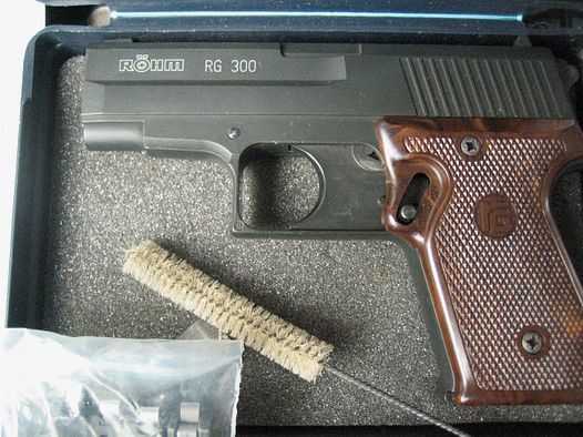 Röhm RG 300 mit 4 Magazinen  Bürste und Abschussbecher NEU NEU 