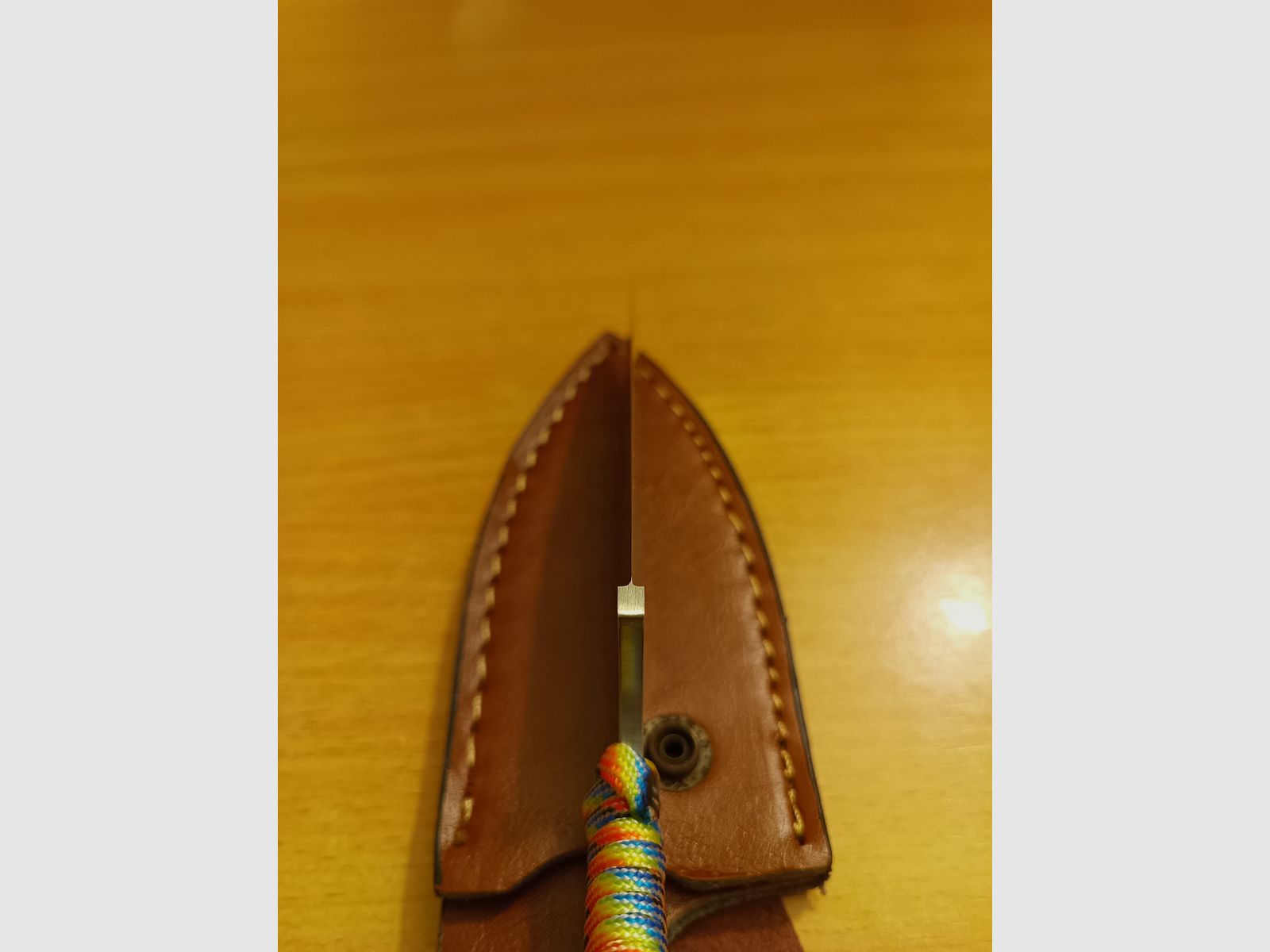 Cuchillo forjado a mano de 3 capas de acero, capa interna de acero raro (BG-42®) HRC 62