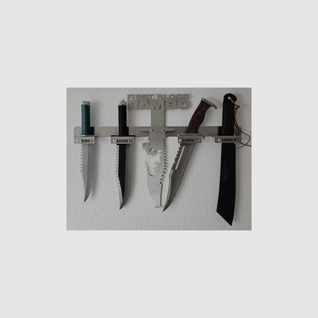 Rambo 1-4 Messer Designer Wandhalter Edelstahl 3D Effekt