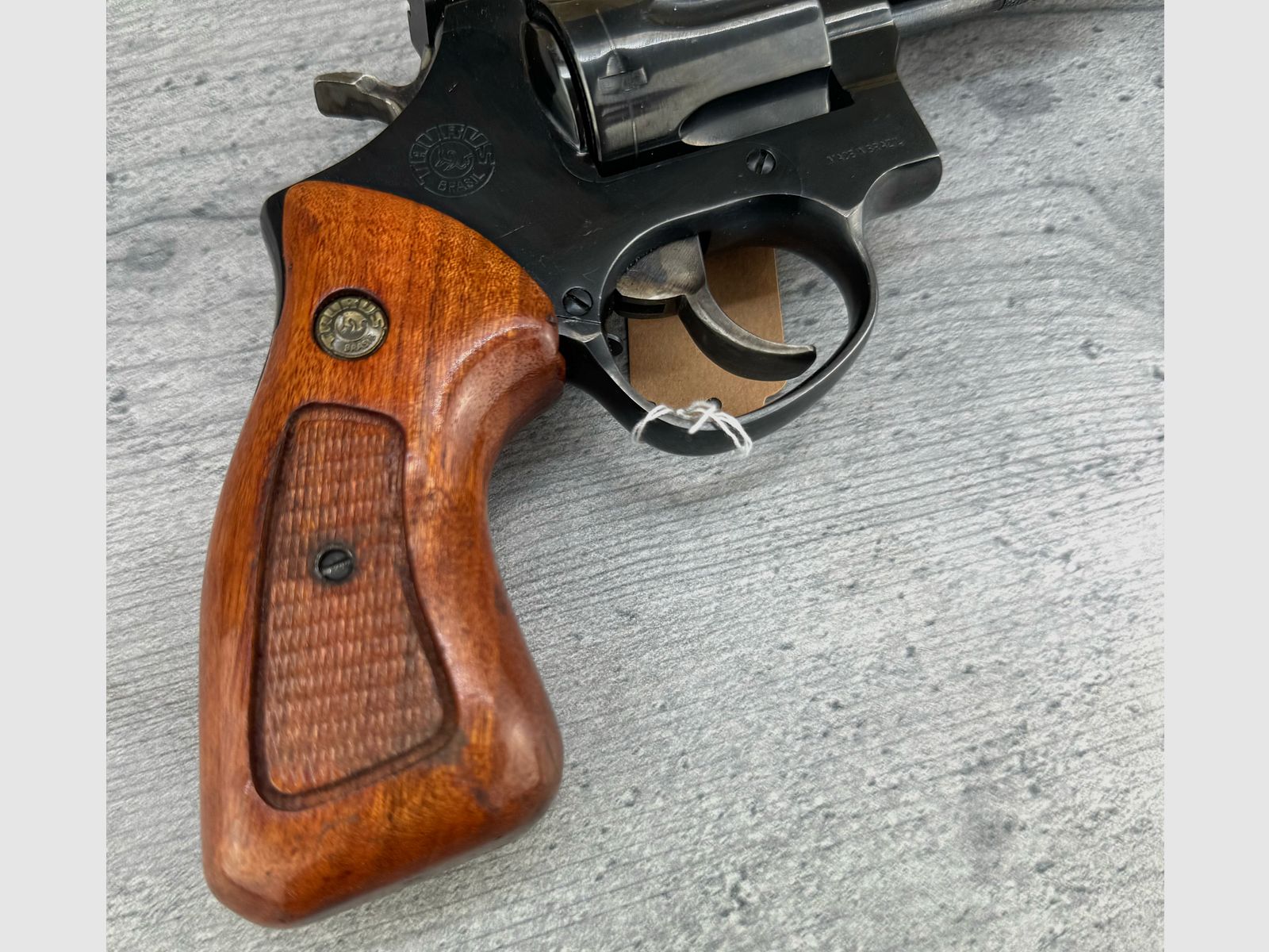 Taurus - Brazil, KK - Revolver .22lr, 6" barrel length, wooden grips