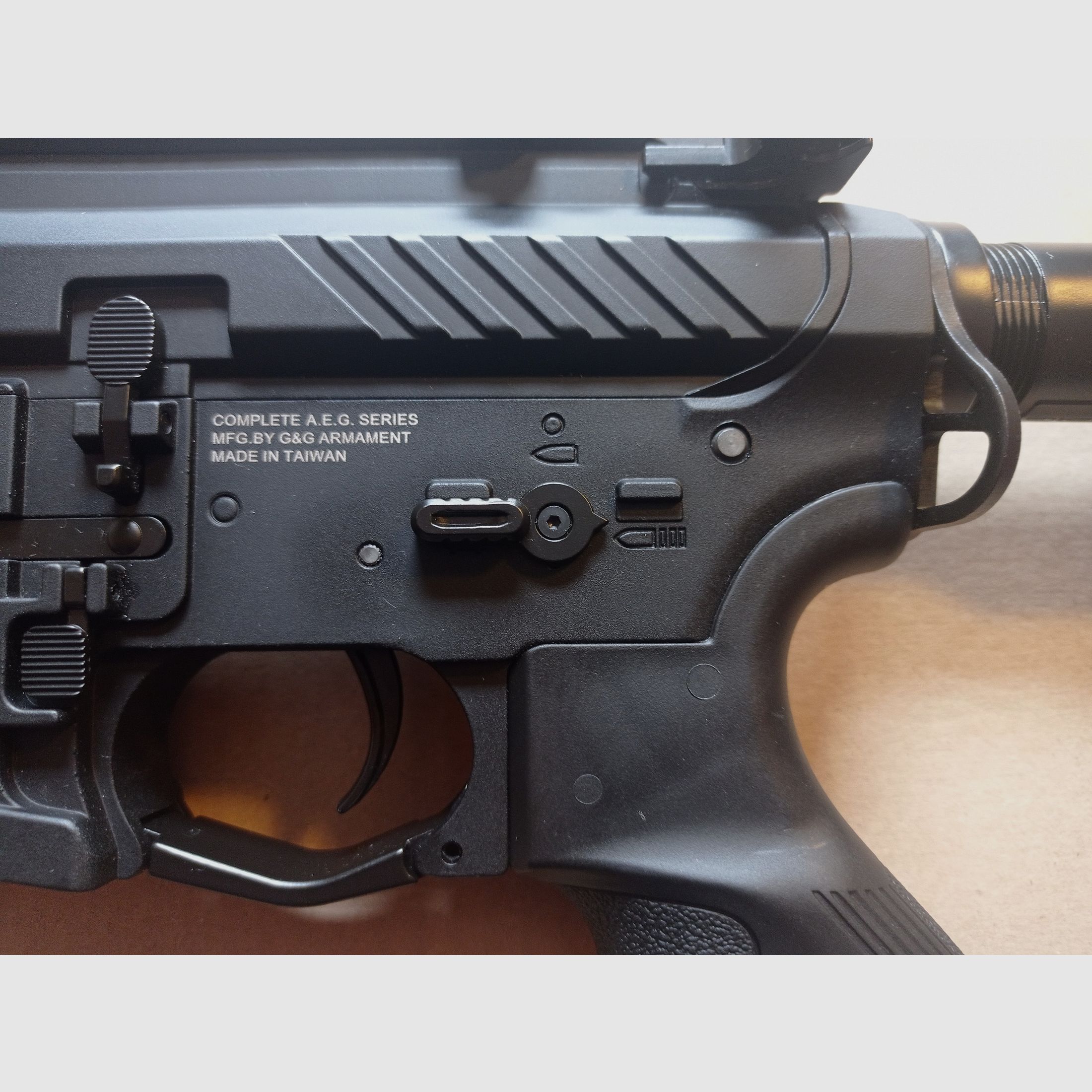 Airsoft rifle G&G GC16 SR CQB 0.5J with accessories