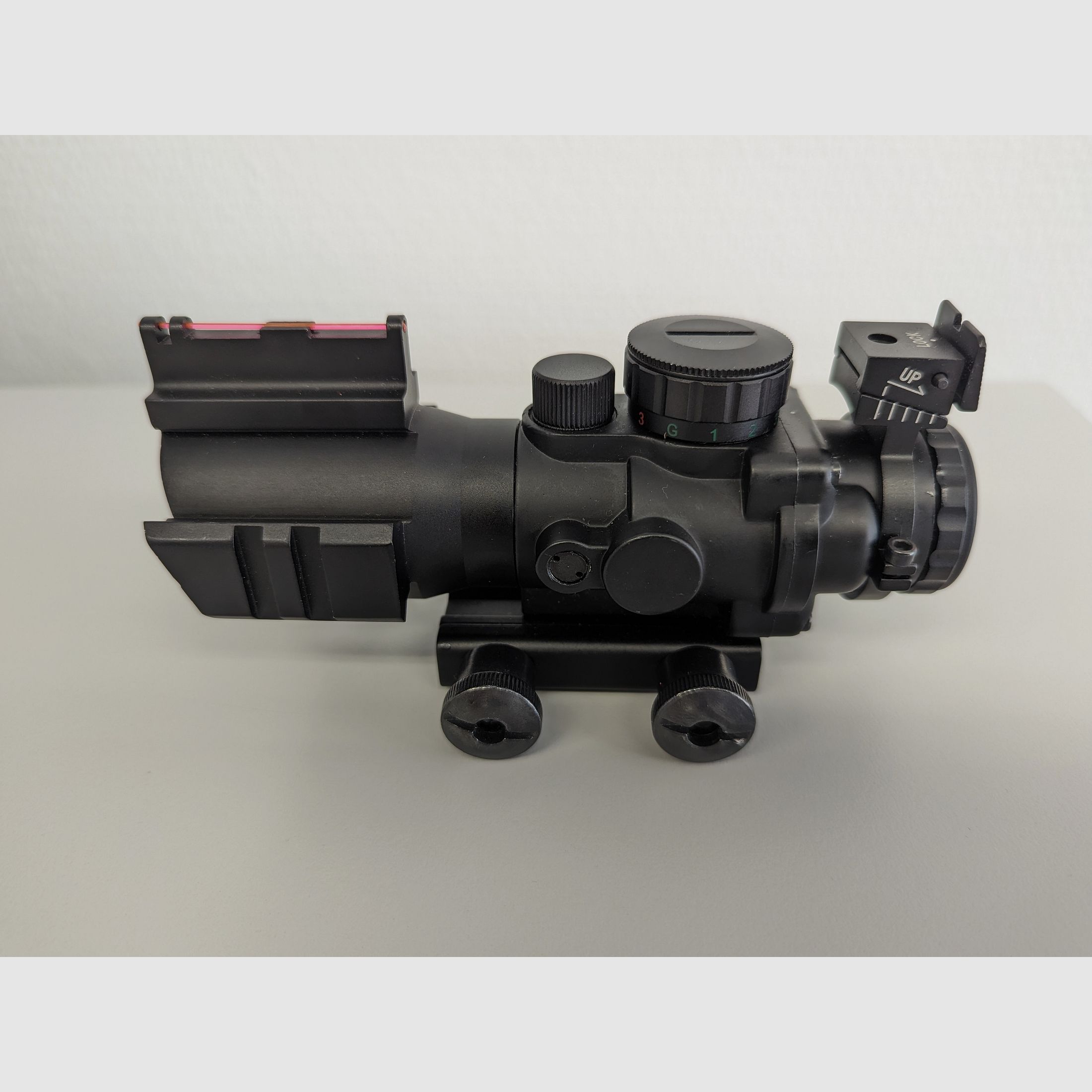 Theta Optics 4x32 Rhino Fiber Scope, schwarzes Zielfernrohr mit rotem Punkt Reflex Leuchtpunktvisier