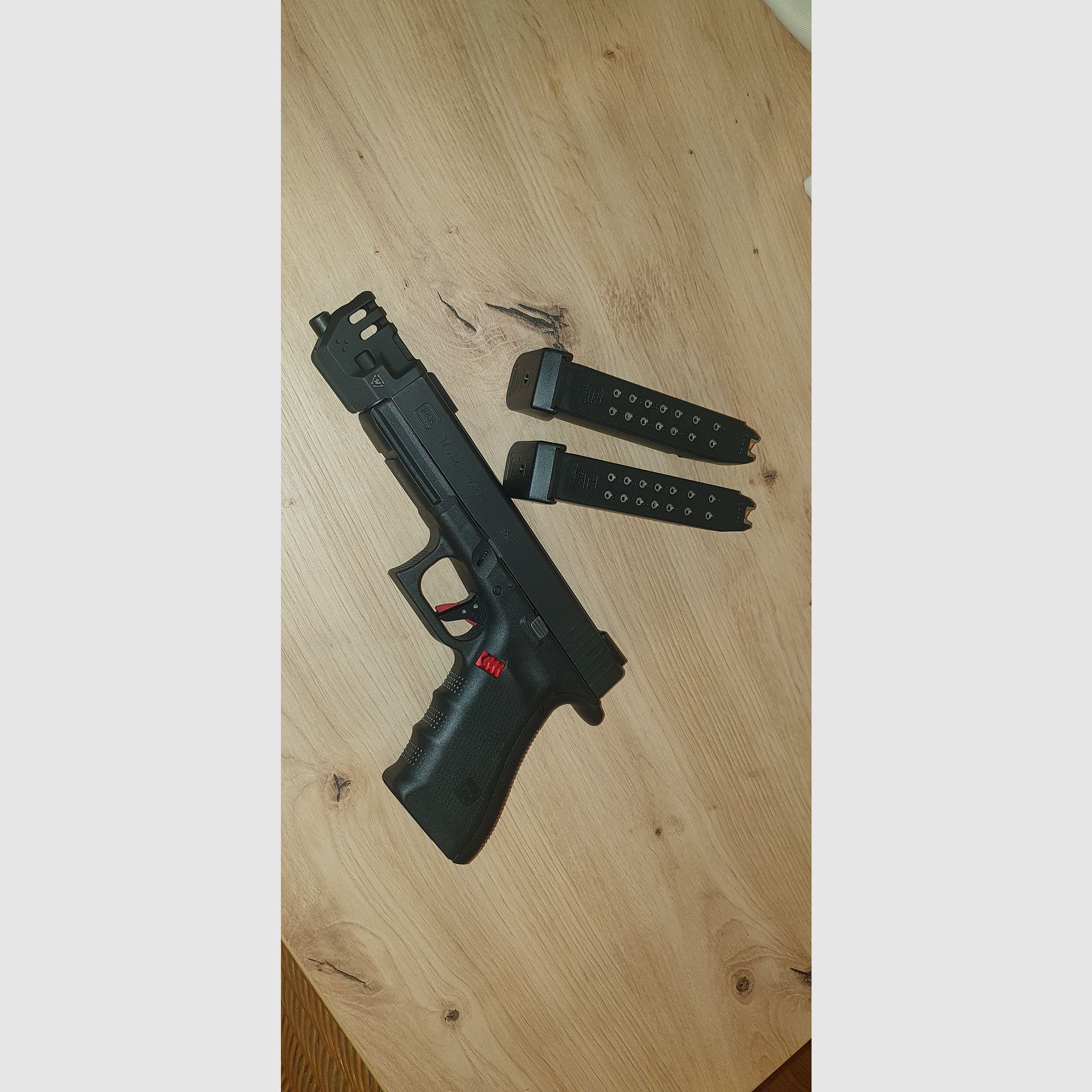 Glock17 Gen.4, mit Timney Tuningabzug, zwei Magazinen und Zubehör