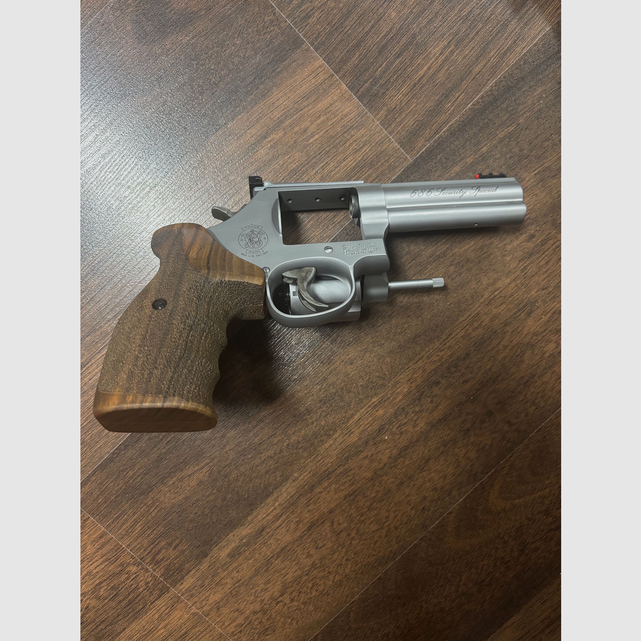 S&W 686 Security Special 4” – .357 Magnum – wie neu, nur 100 Schuss!