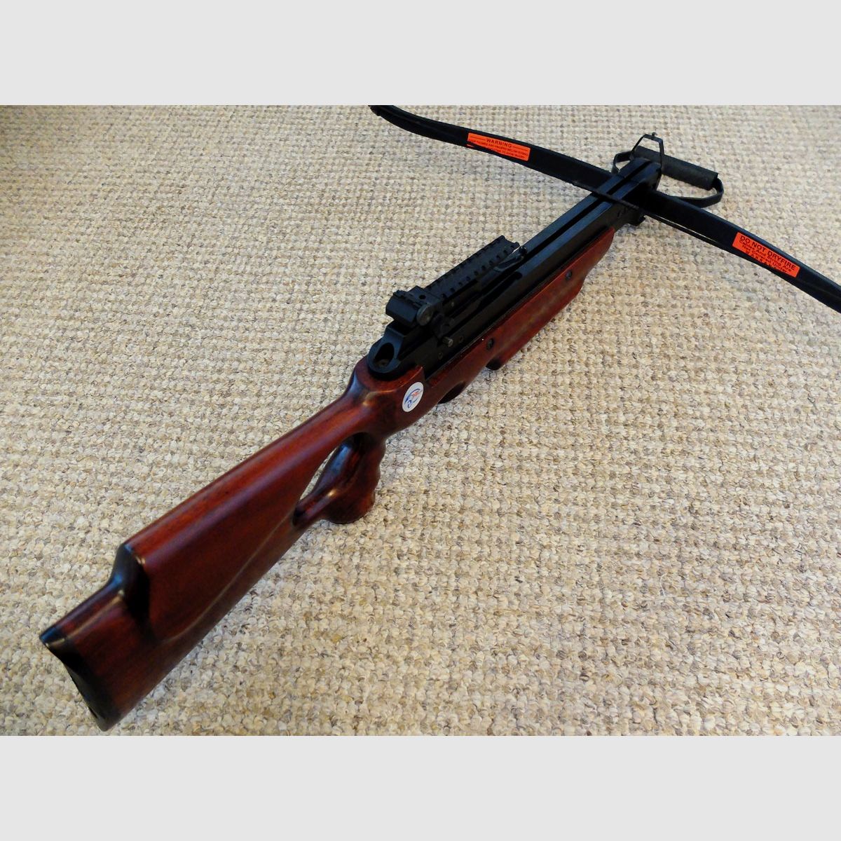 Armbrust mit  Holzschaft und 150lbs - tiptop Zustand.