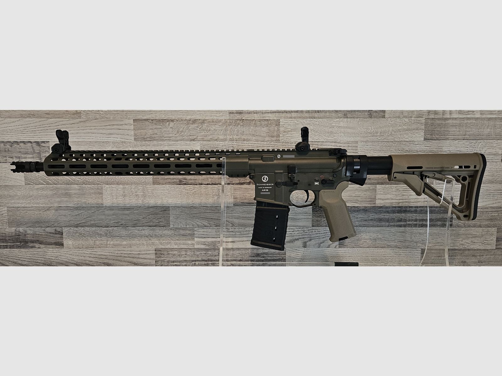 Neuware vom Fachhandel - Schmeisser AR15 M5FL Sondermodell MAGPUL 16,75" OD Green FDE Kal. .223Rem