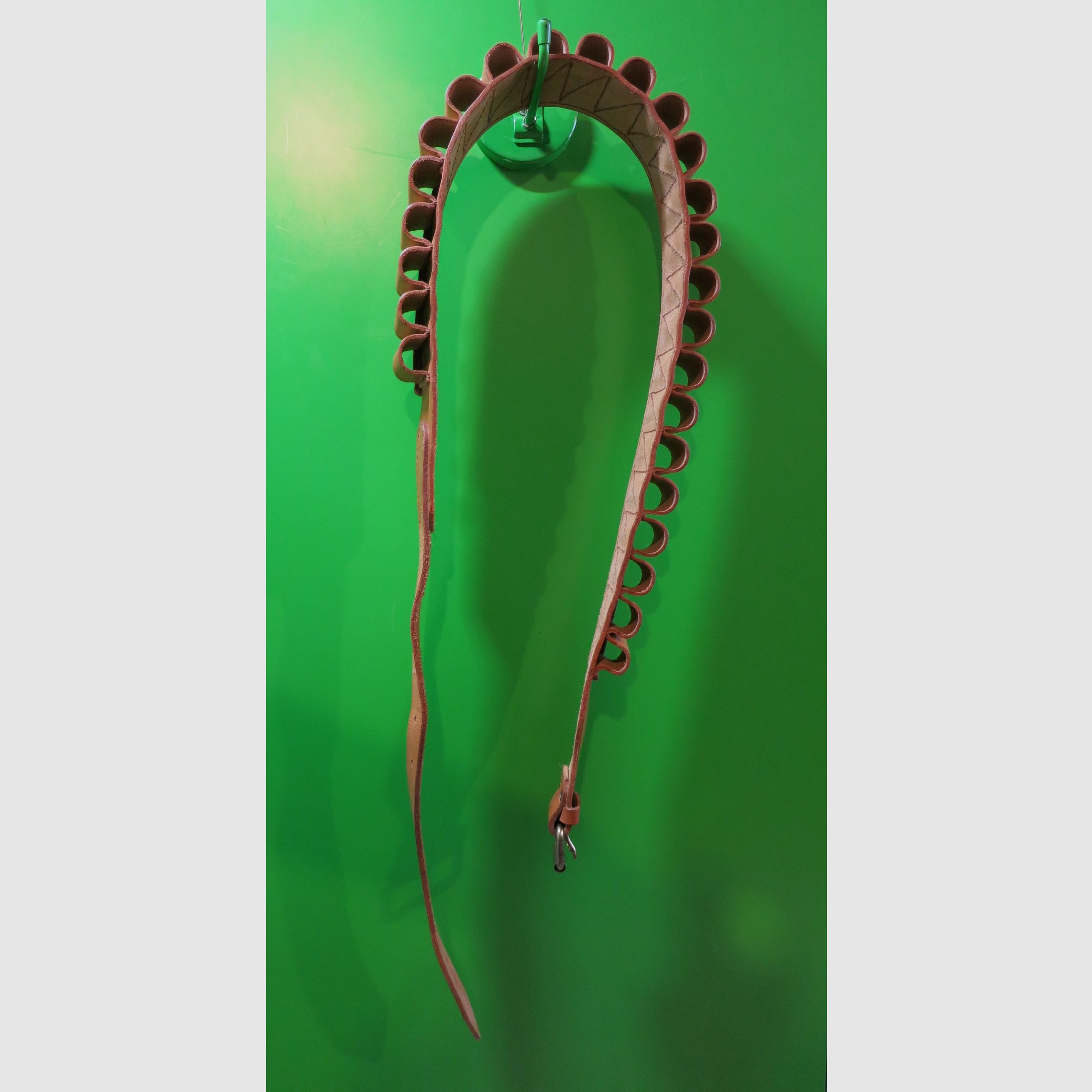 Cinturón de cartuchos histórico de cuero de silla, calibre 12 de perdigones - para 25 cartuchos -