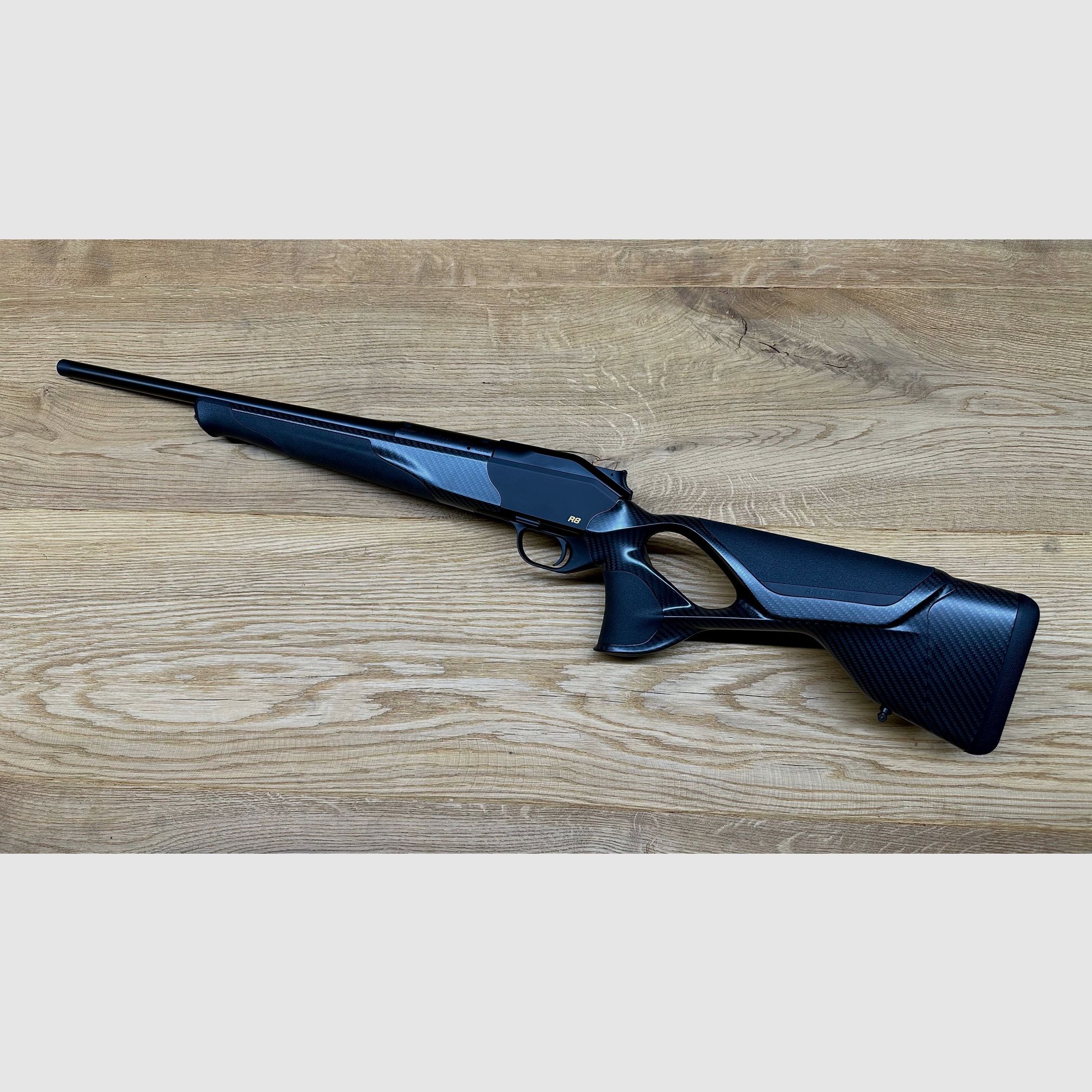 Blaser R8 Ultimate Carbon / Atzl Match-Jagd-Abzug / gekürzter Lauf / M15x1 / Kaliber nach Wahl / AH Kammergriffkugel