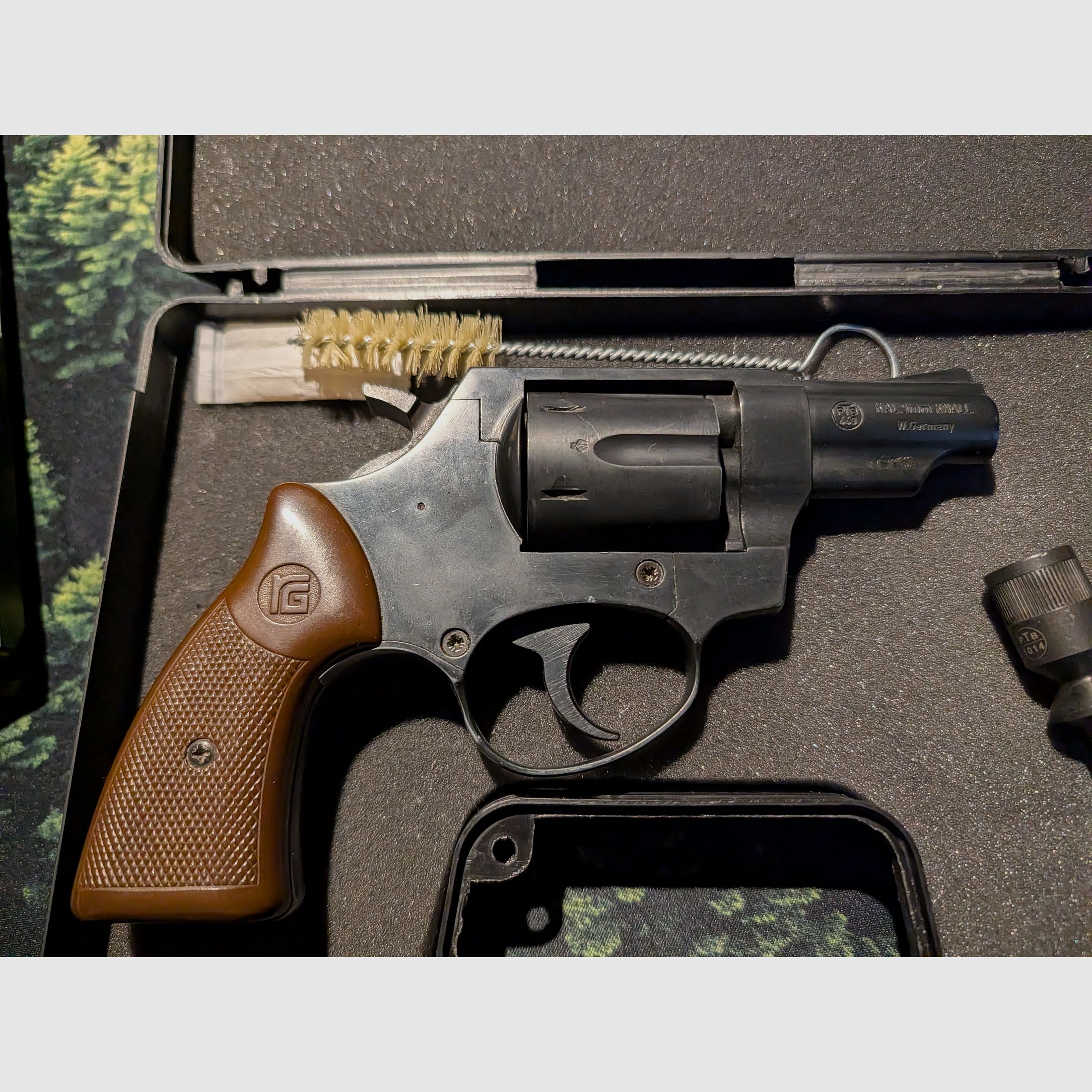 Rewolwer sygnałowy Röhm RG 79 – 9 mm naboje hukowe (PTB 457)