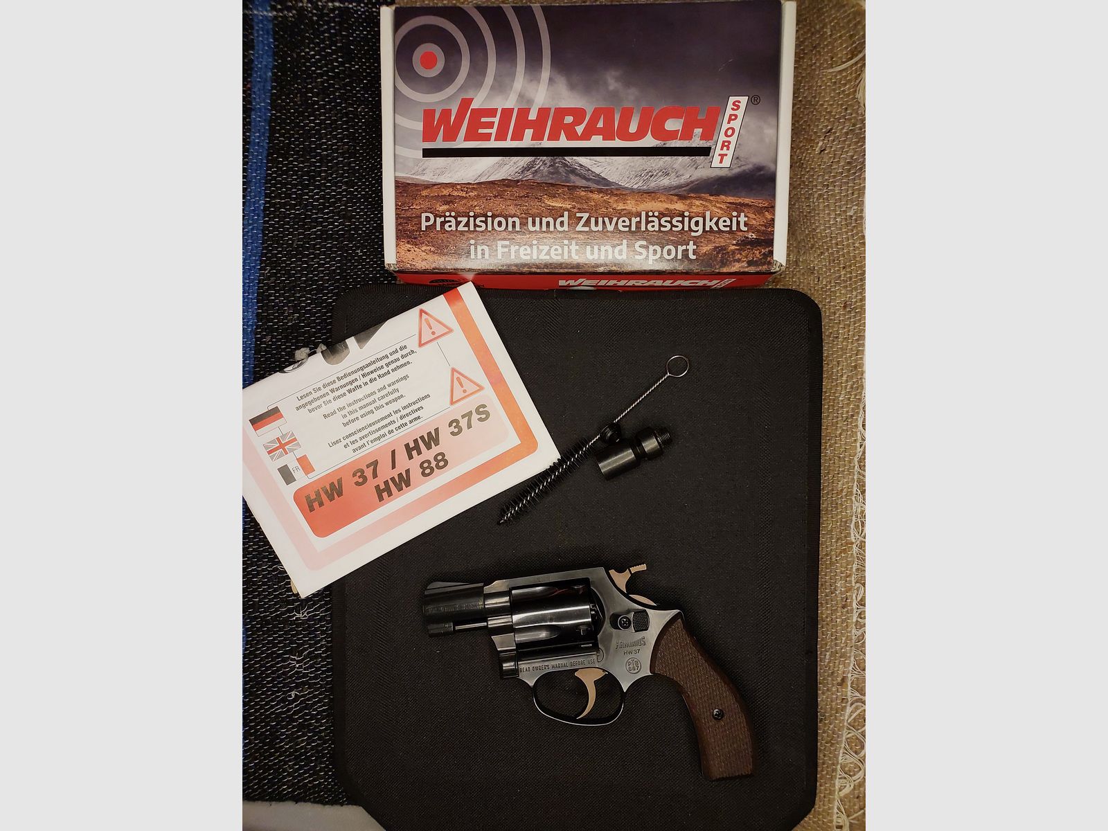 Weihrauch HW37 Kal. 9mm R.K. (PTB 887) OVP mit Holzgriffen - NEU (Arminius HW 37)