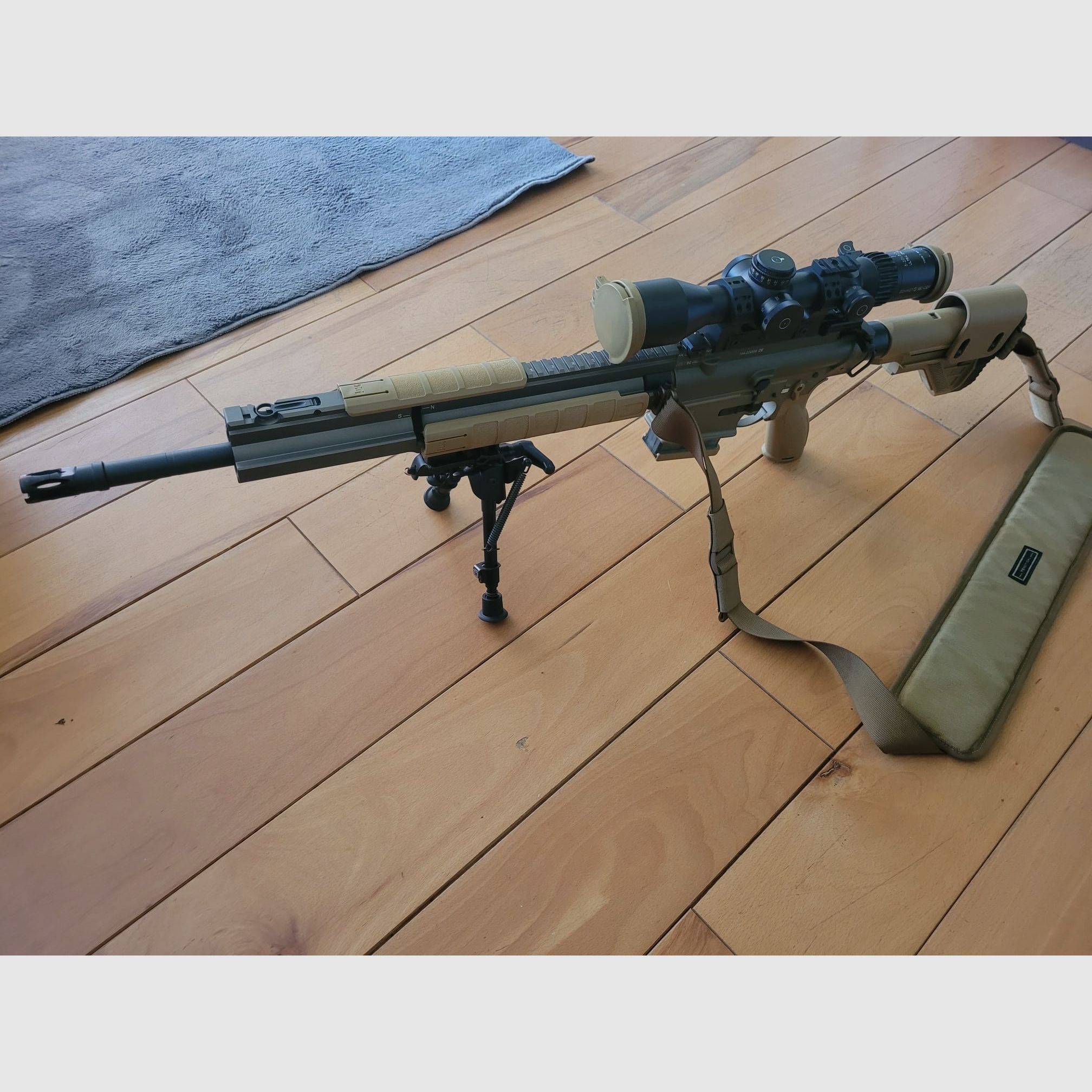 H&K .308 rifle semiautomática Mod. MR308A3 (RAL8000) 20 con accesorios G28 cargador de 10 disparos y Schmidt & Bender 3-20x50 PMII Ultra Short y varios accesorios Heckler & Koch .308
