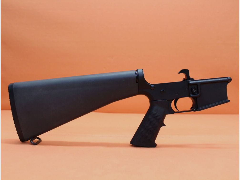 Różne dolne obudowy Oberland Arms OA-15: Dolny odbiornik półautomatyczny kompletny/ System kolby A2 AR-15