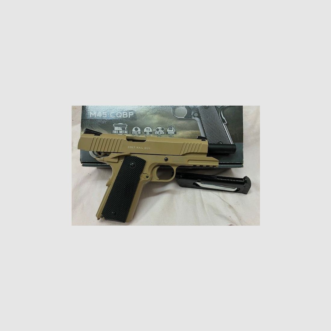 Colt M45 CQBP Co2 Pistole in Original Verpackung und Zubehör, es handelt sich um die seltene TAN Beige farbene, in sehr guten fuktionstüchtigen Zustand. 