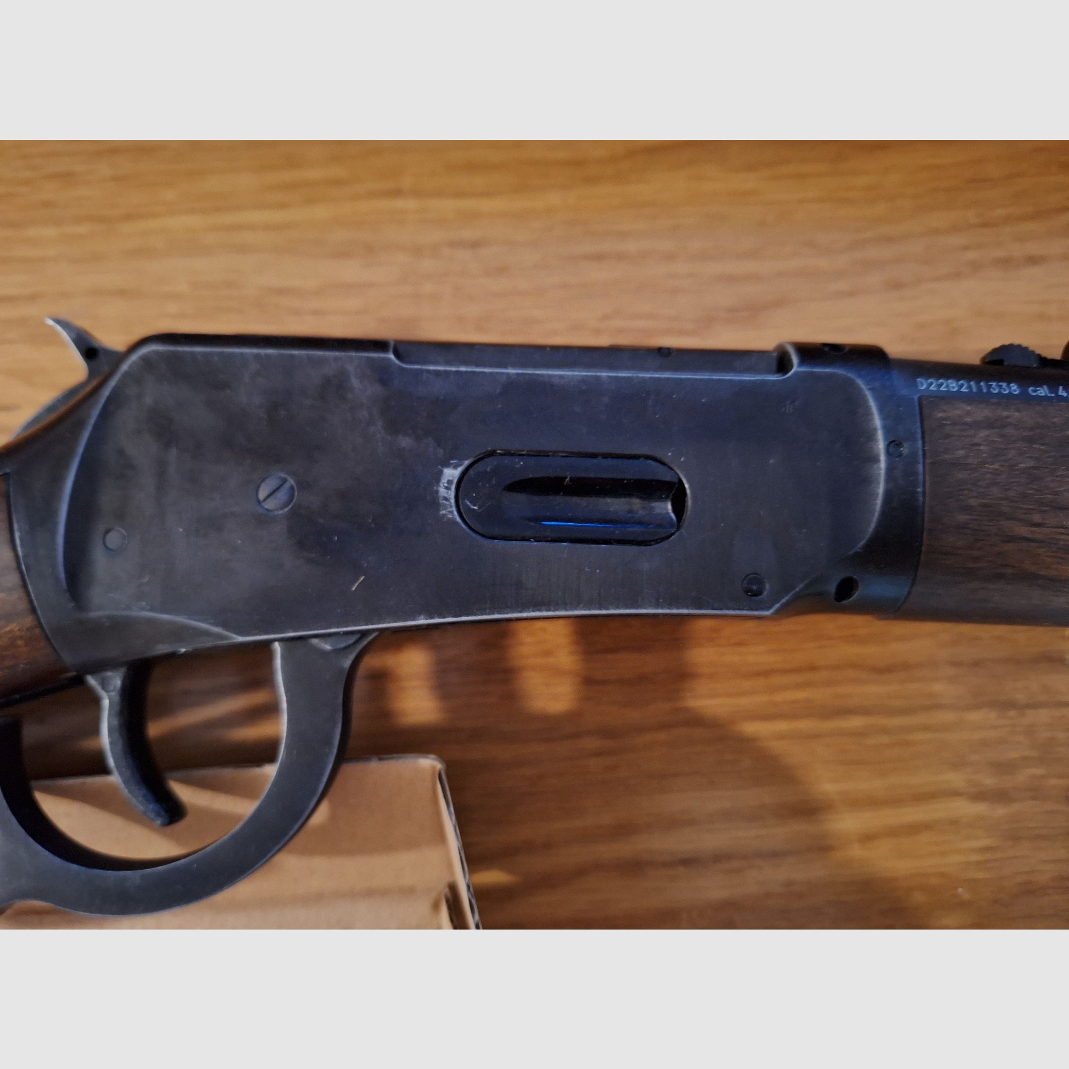 Co2 Cowboy Rifle Legends inkl. Koffer mit Schloss 4,5 mm BB und 4,5 mm Diabolo 34 Ladehülsen insgesamt!