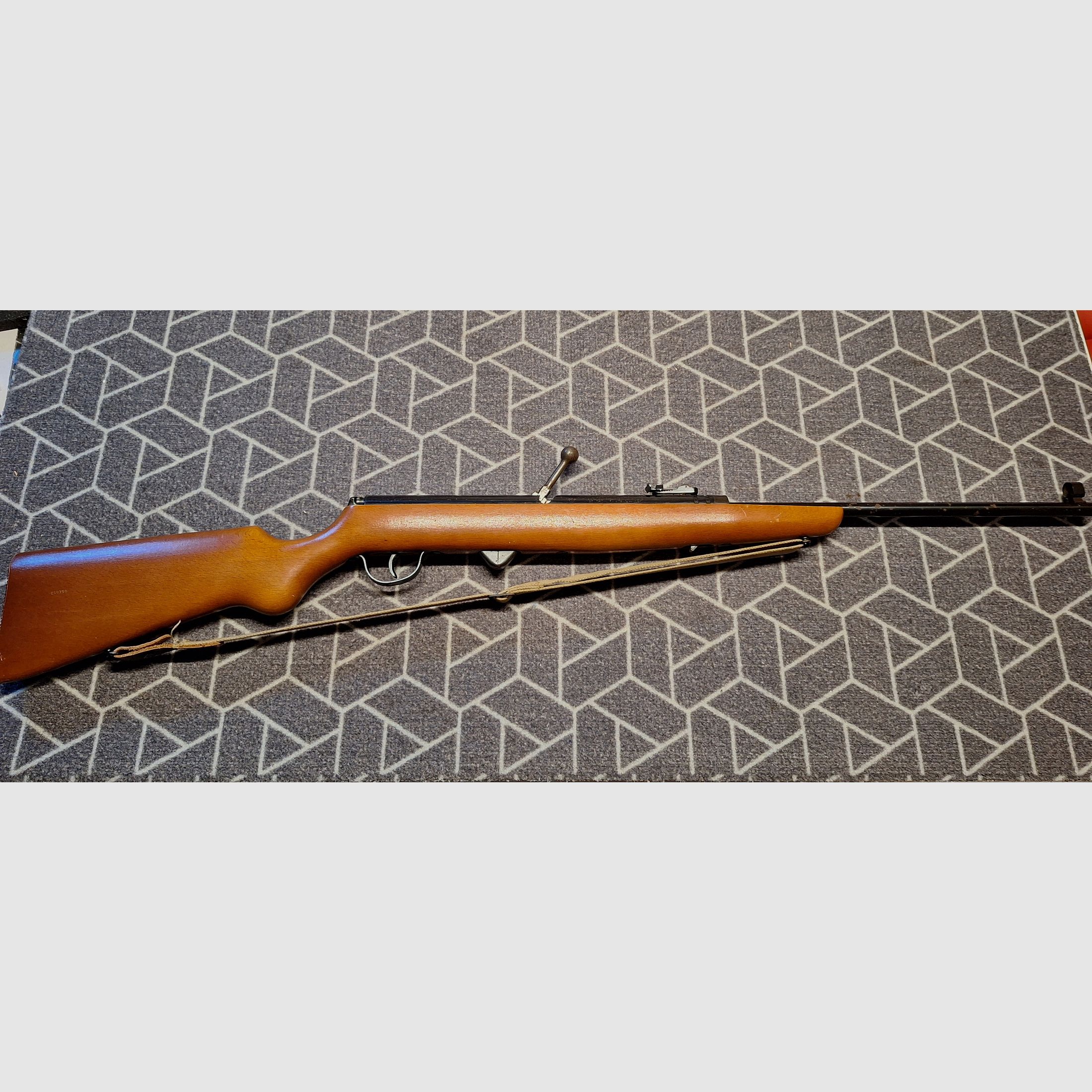 Haenel Suhl 310 air rifle with 12-round magazine + case!