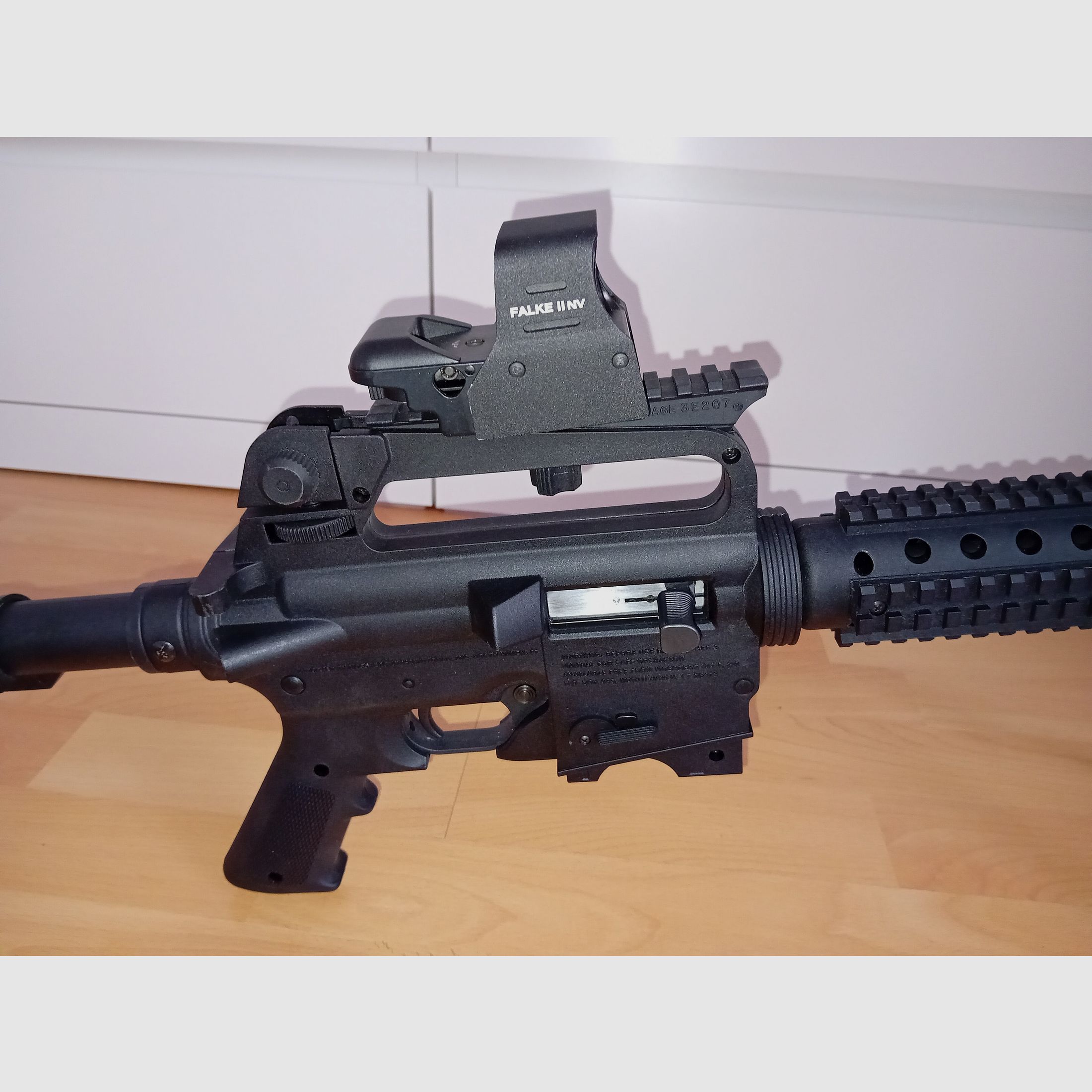 Mossberg Selbstladebüchse International 715t .22lr inkl. 3 Magazinen und Leuchtpunktvisier Falke II NV