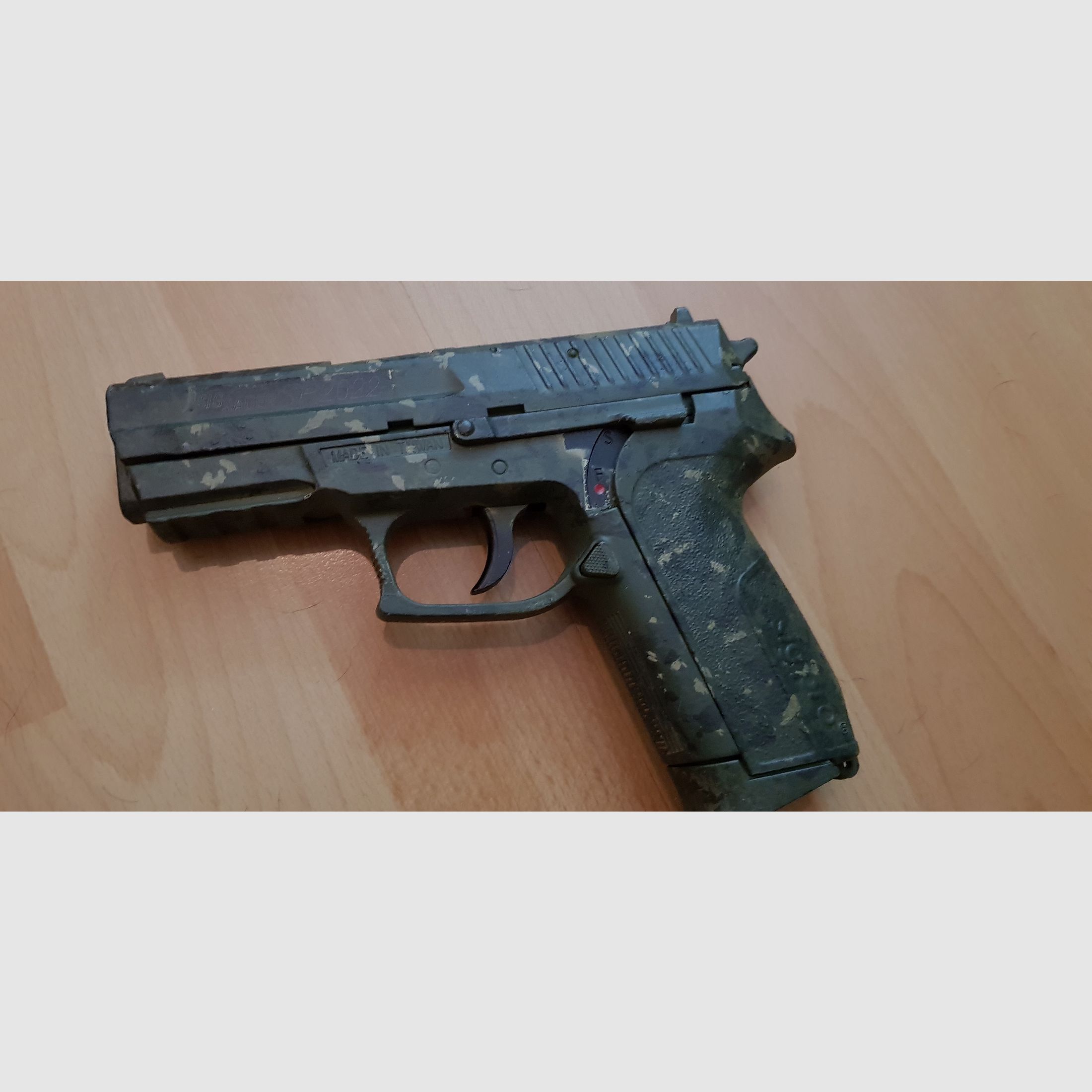 Sig sauer p226,  tuning airsoft co2,eigenpaint woodland 