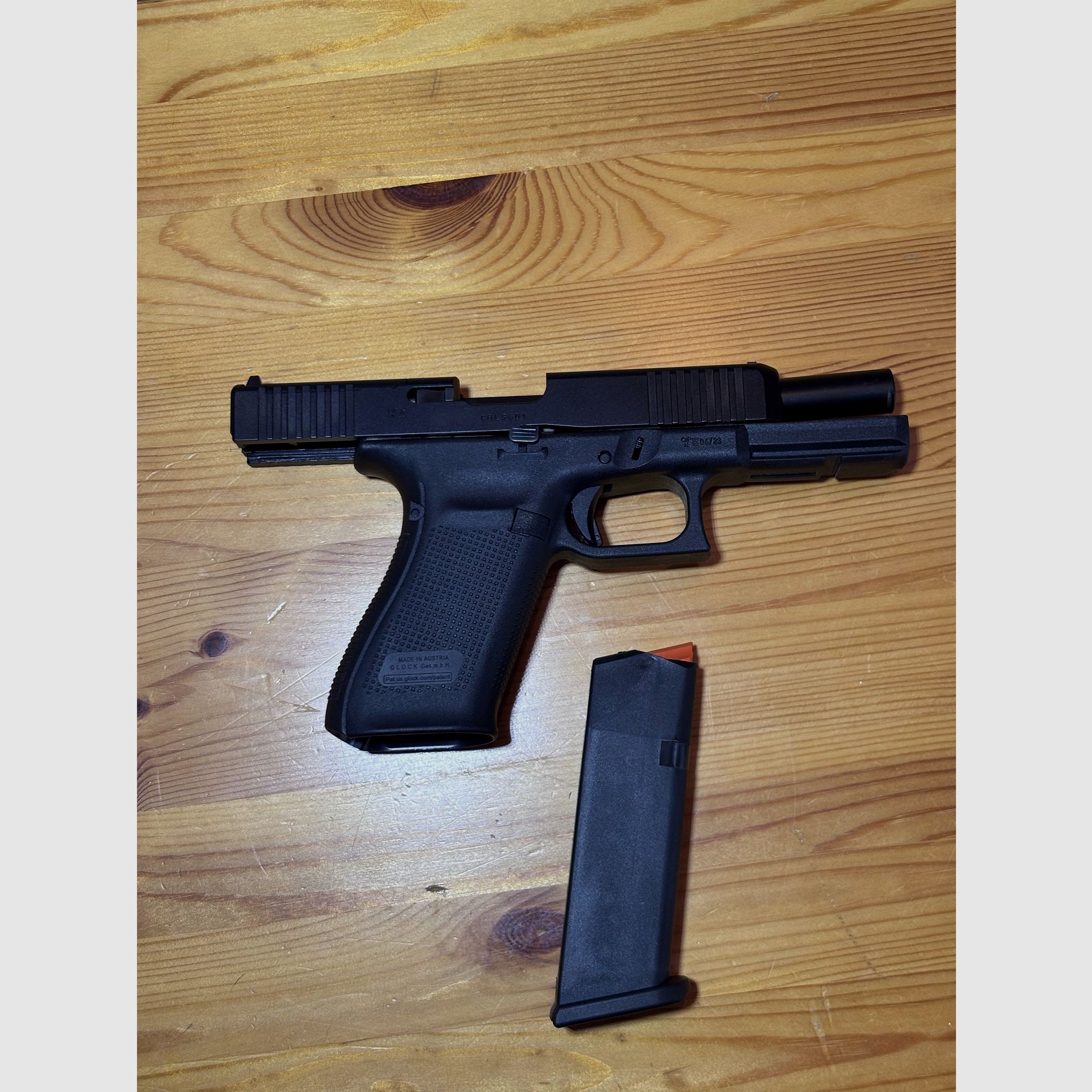 Glock 21 Gen5 MOS .45 ACP – Ungeschossen / Schrankwaffe mit Black Trident Raven Holster 