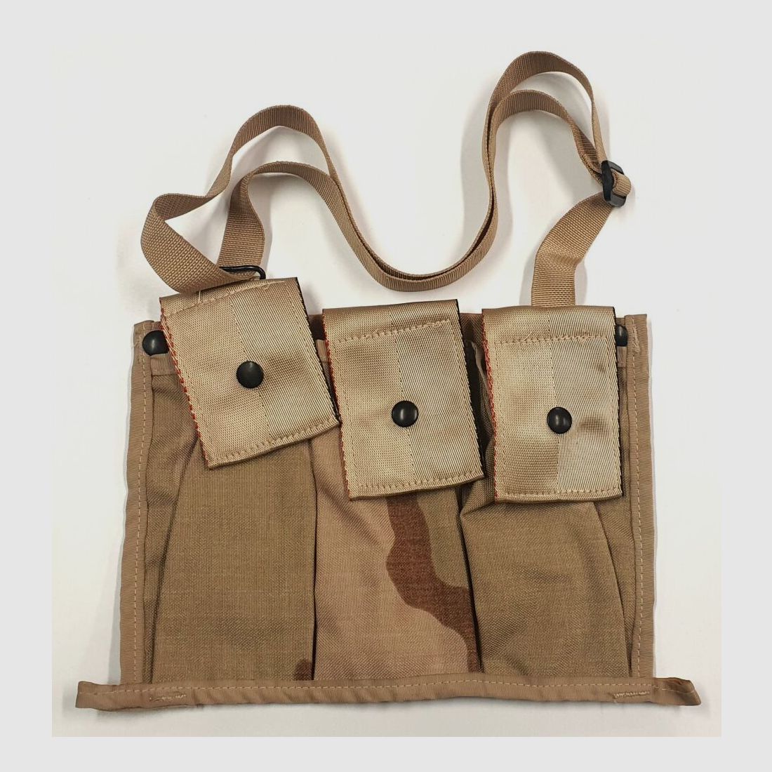 Nieznana torba na magazyny/bandolier z Molle II, 6 magazynków M16A2 w kamuflażu pustynnym