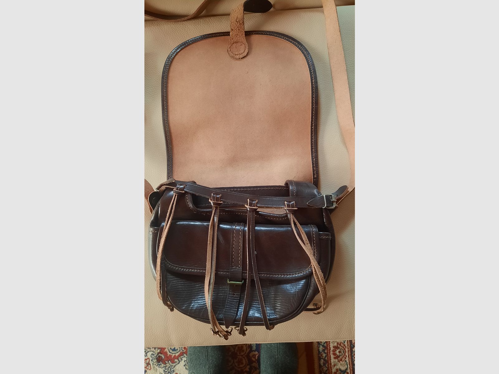 Lederset mit 2 Fernrohrköchern, einer Jagdtasche und einem Patronengurt