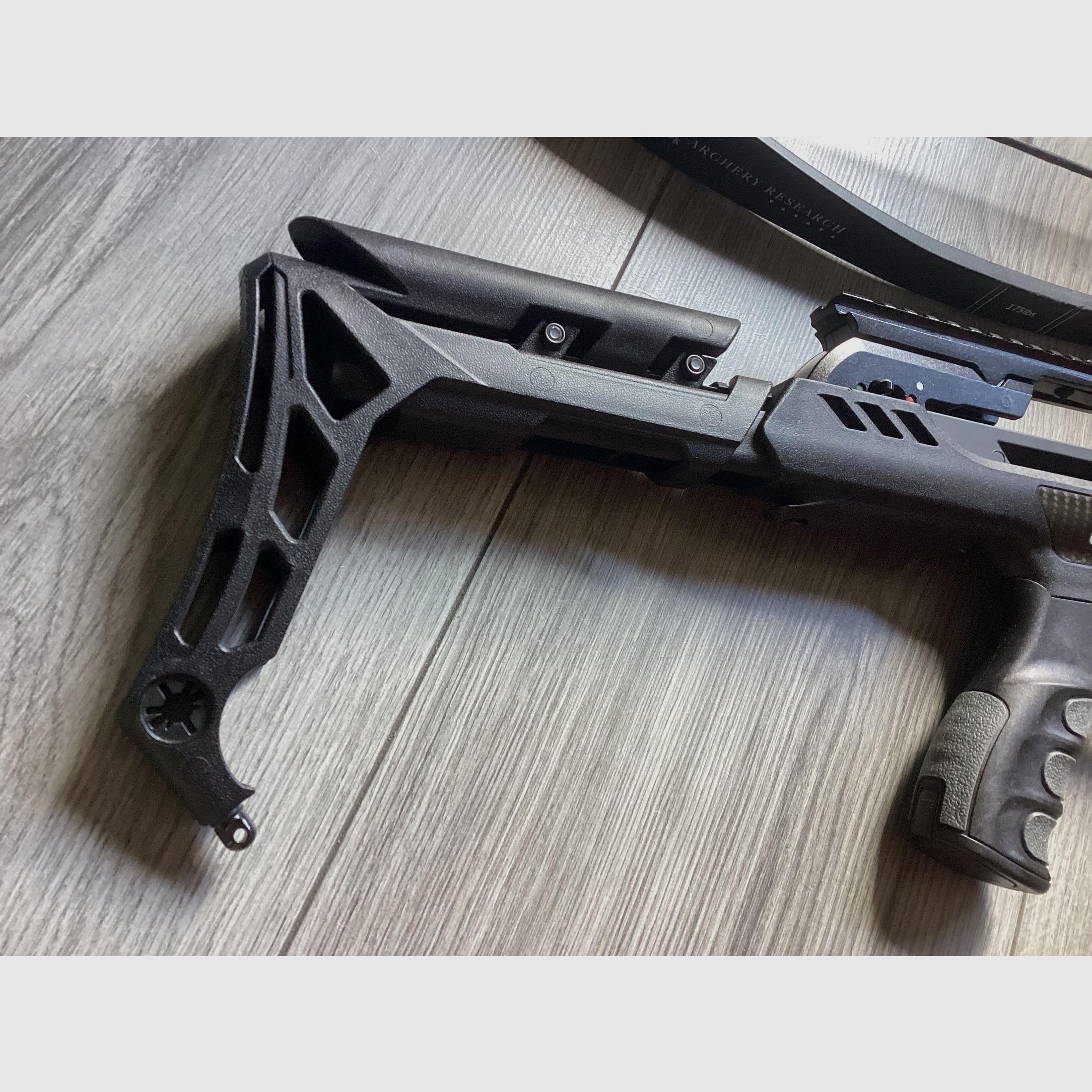 EK Archery Jag II Pro 175 lbs 260 FPS + red dot