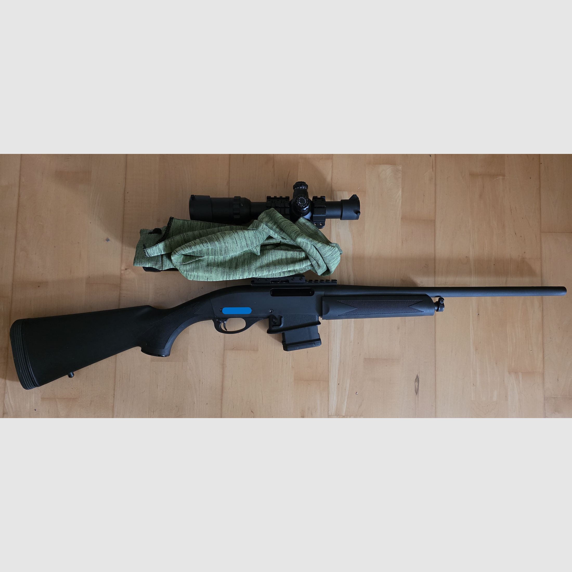 Remington 7615 Police carabina de repetición de culata delantera, calibre .223 Rem, incluye visor de caza de empuje Falke 1-6x24, montaje en bloque, funda de cuero, en perfecto estado