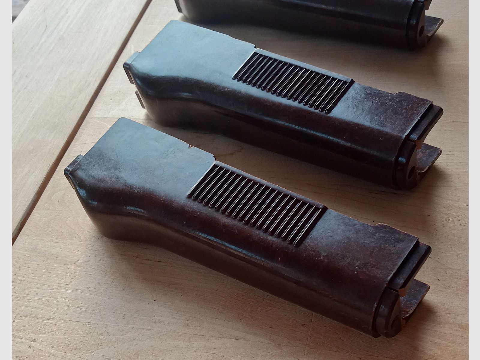 S.U.C.H.E AK-74 wood handguard (e.g. Yunker-4) offers DDR handguard // AK74 handguard / NVA Bakelite and plastic / Yunker-5