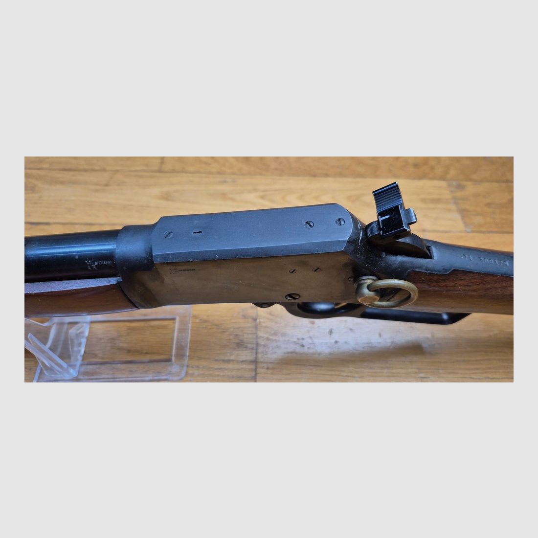 Schöne Unterhebelrepetierbüchse Marlin Modell 1894 – Waffe von 1971 – Kal. .44Mag – In 10+1 Schuss – Gutes Holz aus amerikanischem Nussbaum mit selbstgemachter Schulterstütze – Ultra flüssige Mechanik – Wunderschöner Lauf von 51 cm – Eine universelle Schusswaffe in BE+/TBE, Bild 16 von 30