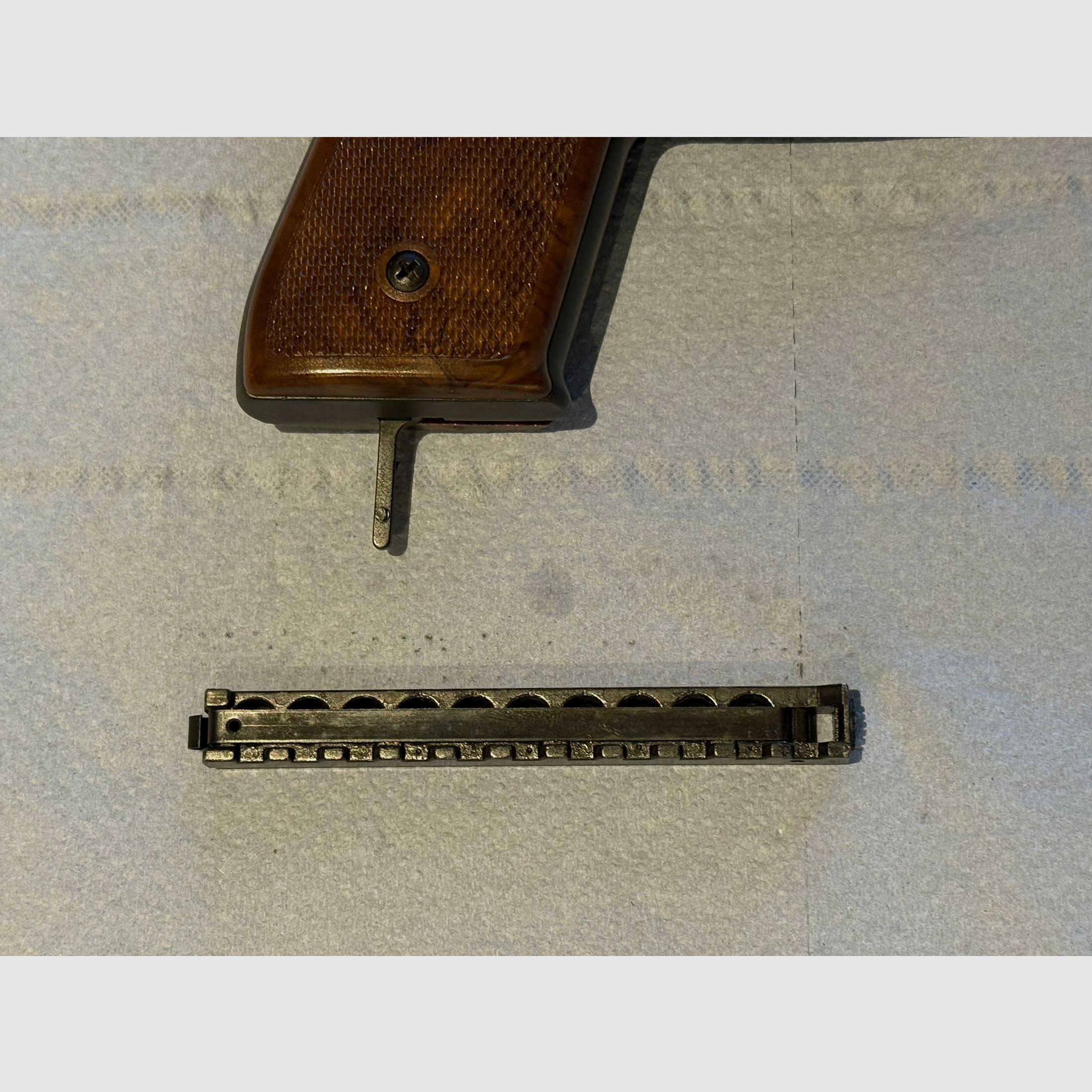 Röhm RG300 – Kompakte Schreckschusspistole im Kaliber 6mm Flobert (PTB 327)