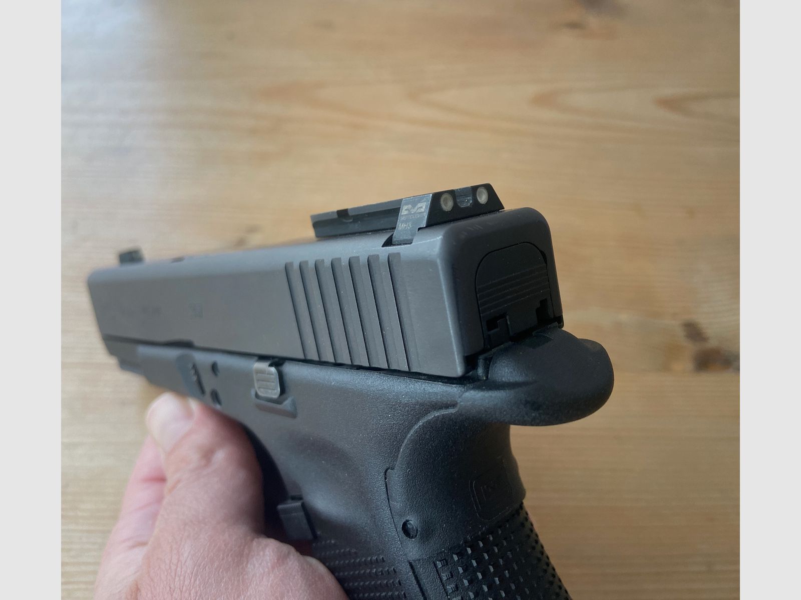 Glock 32 .357SIG mit 9mm IGB Wechsellauf, Overwatch Precision Polymer DAT Trigger und Meprolight Tru-Dot Nachtvisierung