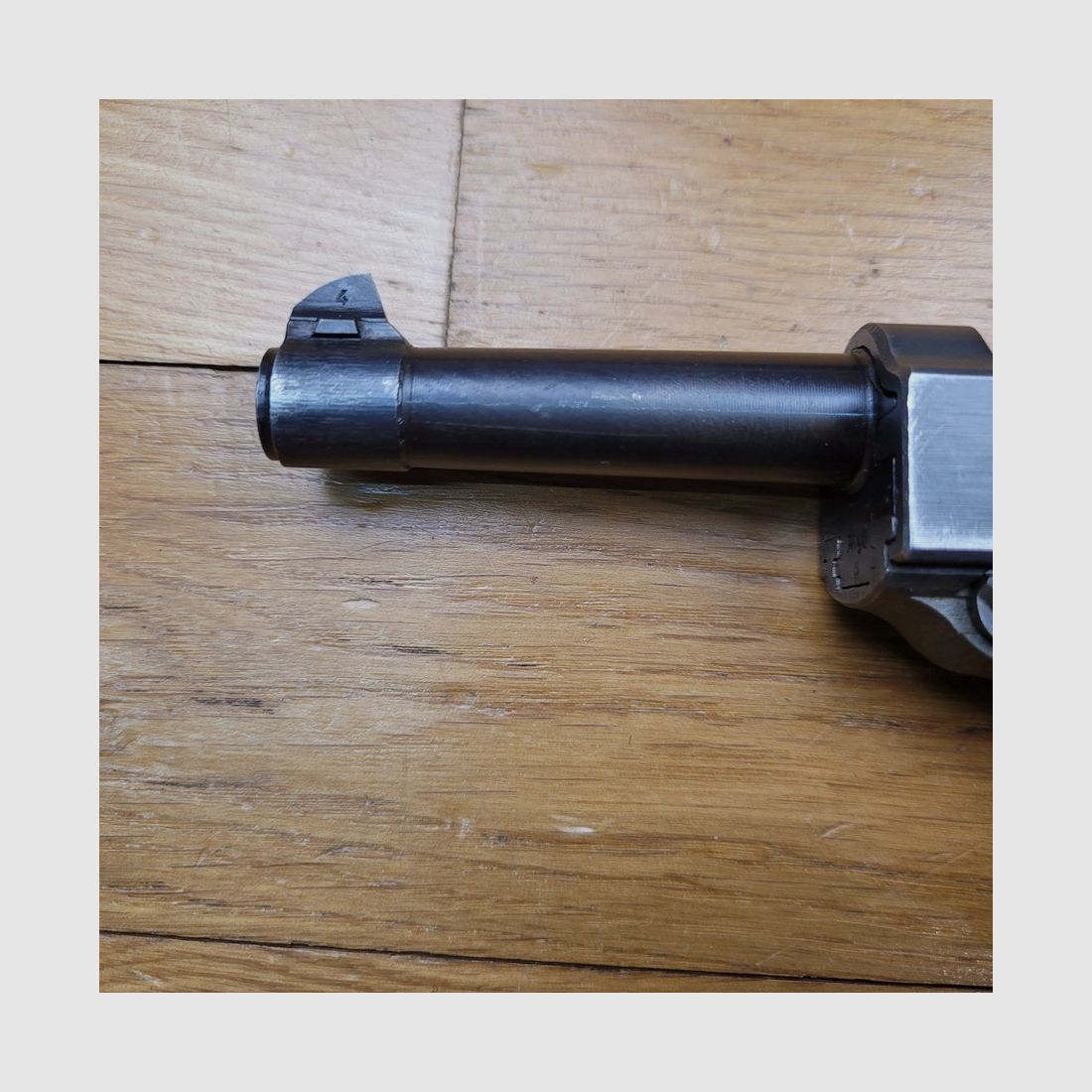 Magnifique Pistolet Walther P38 – Fabrication Mauser Oberndorf de 1944 – Bronzage d&rsquo;origine à 98% – Mécanique et esthétique impeccable – Excellent état, image 7 sur 16