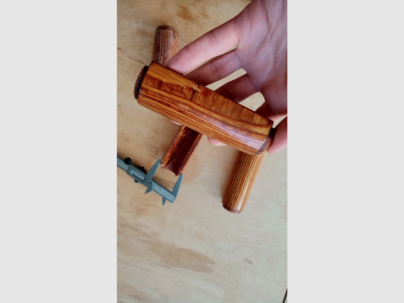 Originale guanti superiori Dong AK rumeni (molto larghi) / Legno laminato robusto perfetto per il pene di asino rumeno (Uluc) o guanti RPK