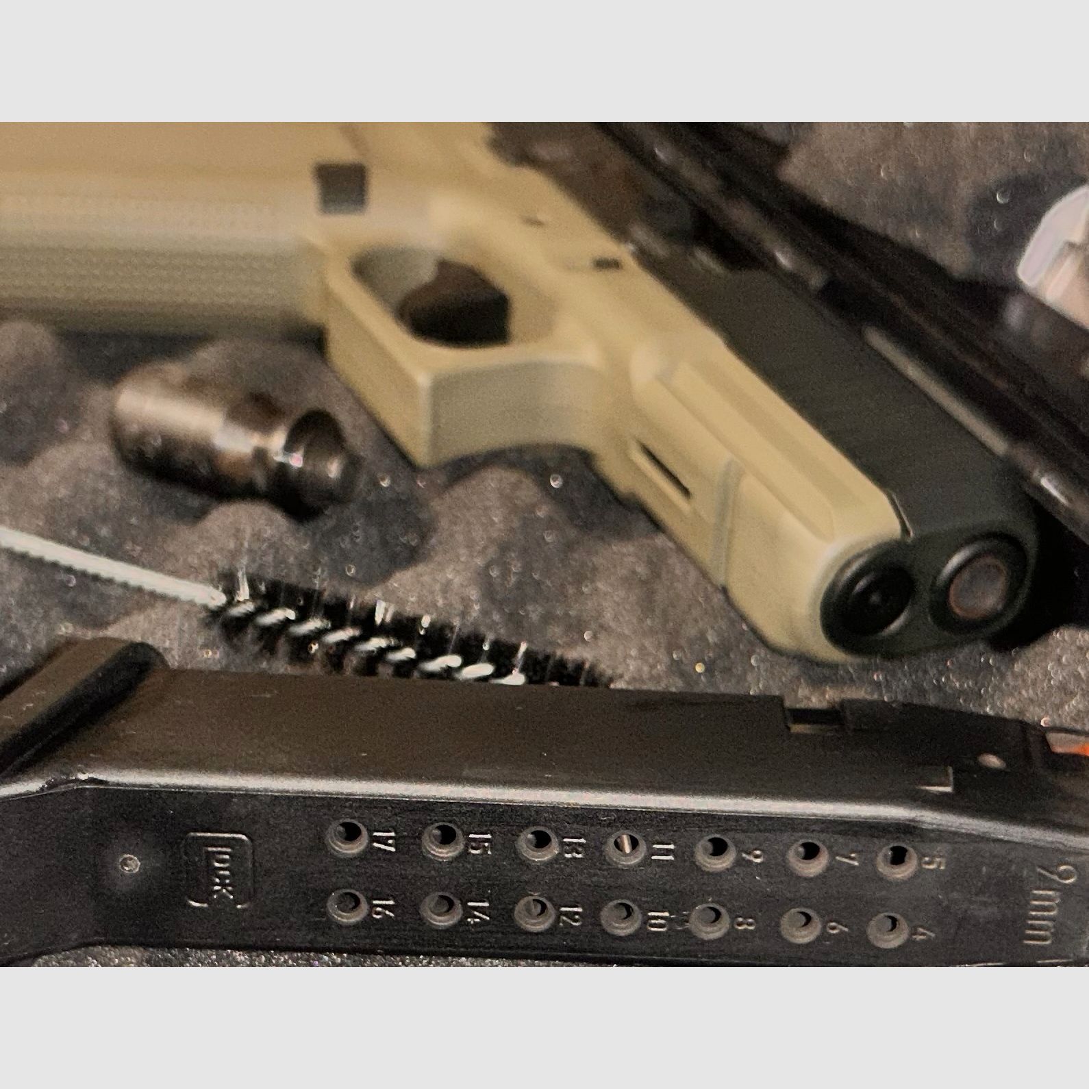 Glock 17 Gen5 Schreckschuss Pistole Französisches Militär 9 mm P.A.K. (P18) NEU NEU NEU