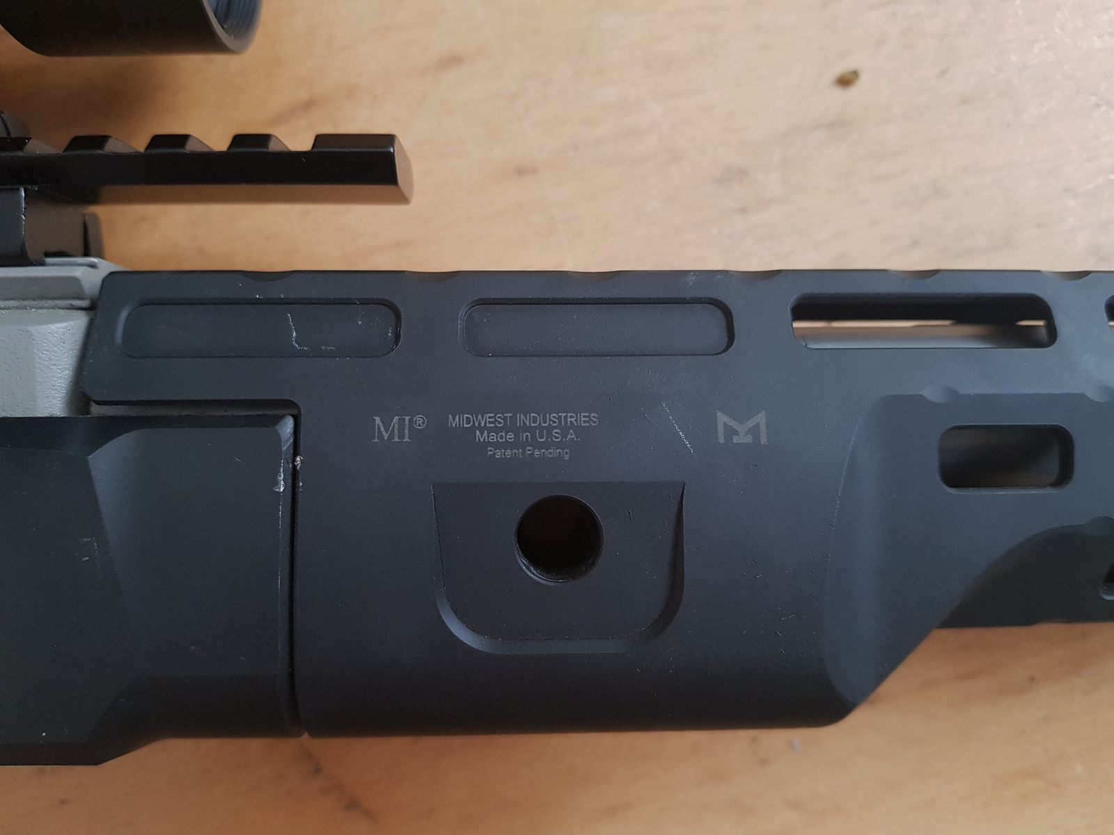 Ruger 10/22 Target, roestvrij staal "tactisch" met pistoolgreep en uitschuifbare schoudersteun (Magpul)