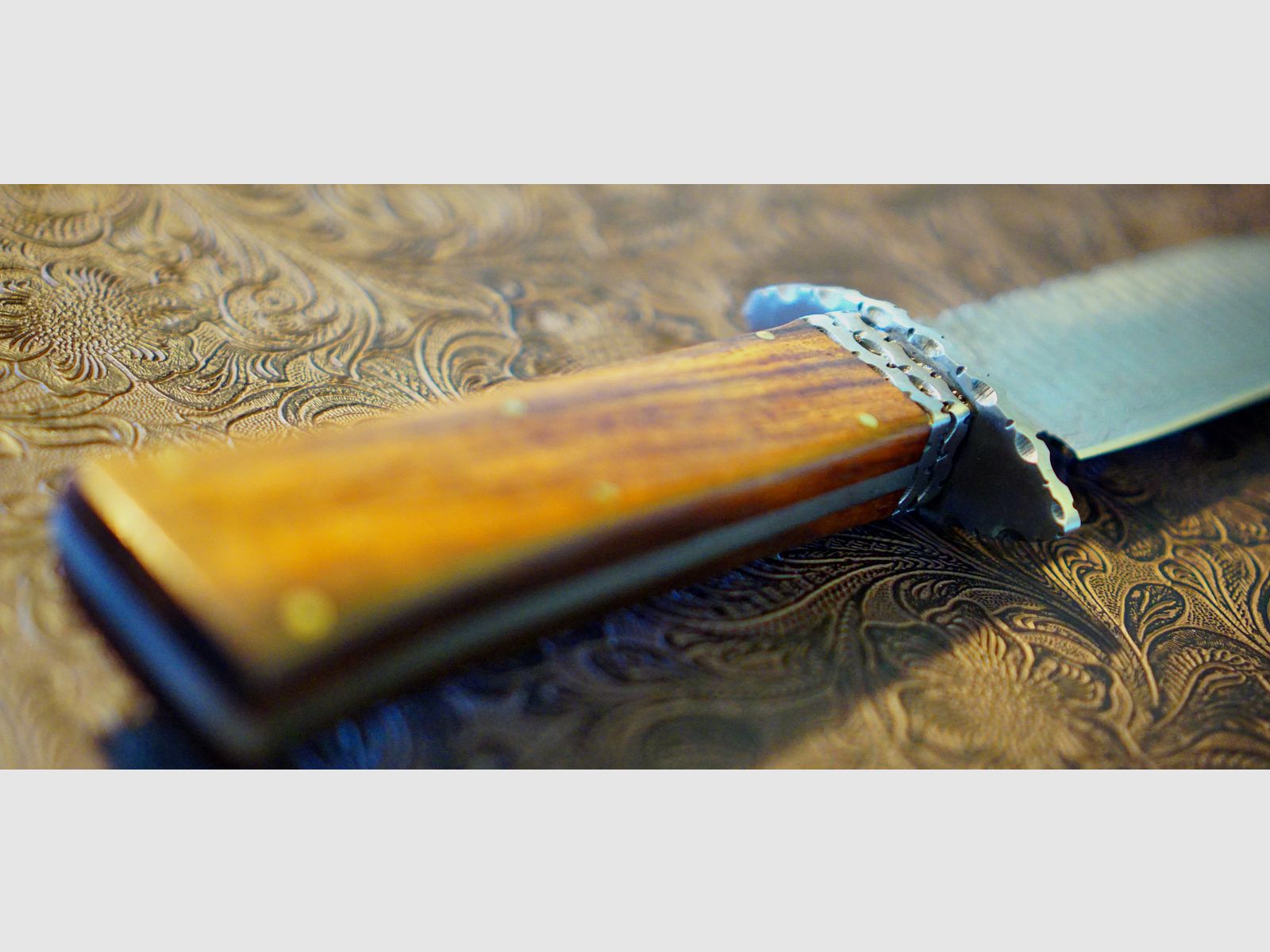 Riesiges Bowie - 36,9cm - Damast - Walnuss - Lederscheide - Neu!