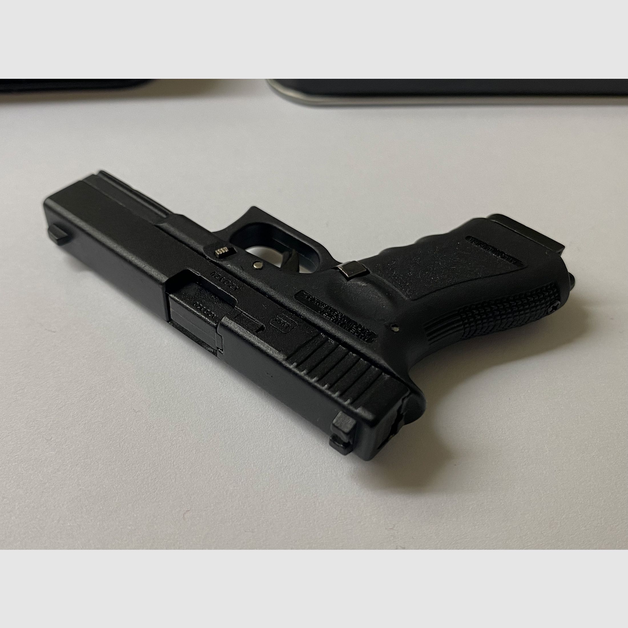 Glock 17 1:3 Mini Schlüsselanhänger mit Box