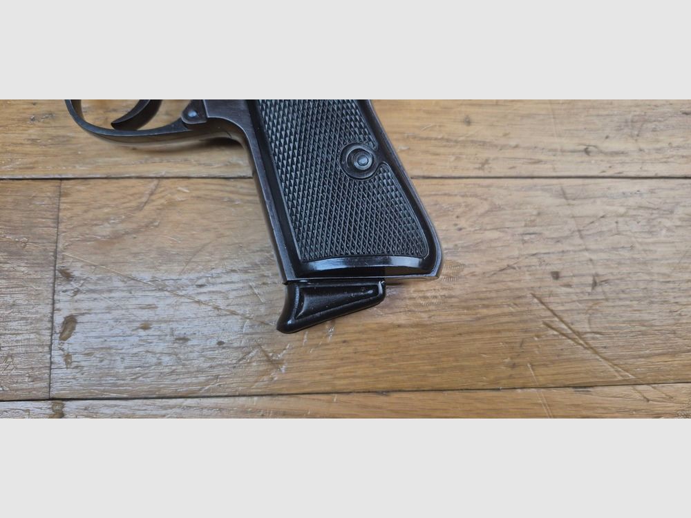 Magnifico pistola Walther PP periodo III Reich – Bella fabbricazione Walther Zella-Mehlis – Calibro 7,65 mm – Arma civile di fine 1937 – Splendida brunitura originale al 99% – 100% Numero di serie – Meccanica perfetta – Canne a specchio nuova – Caricatore conforme – Un magnifico PP – TBE++, immagine 3 di 19