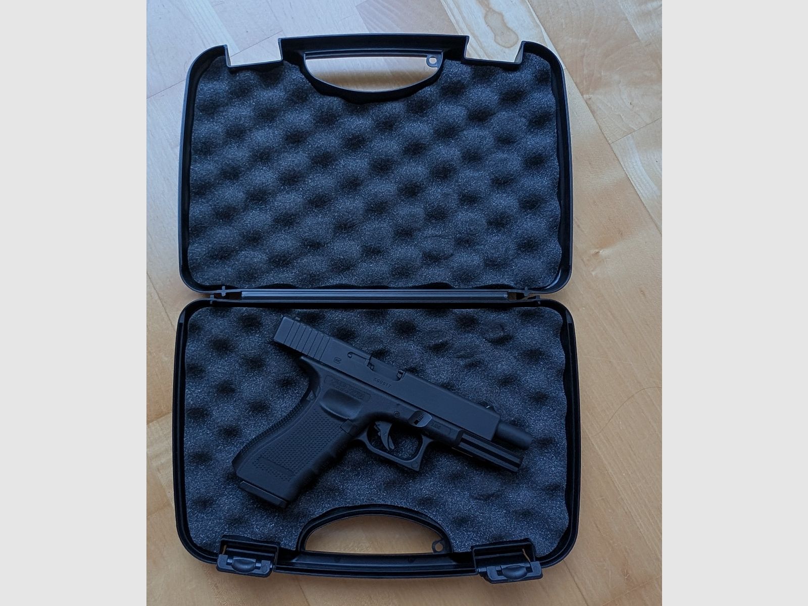 Glock 17 Gen. 4 Airsoft with metal slide CO2 BlowBack 6mm BB black