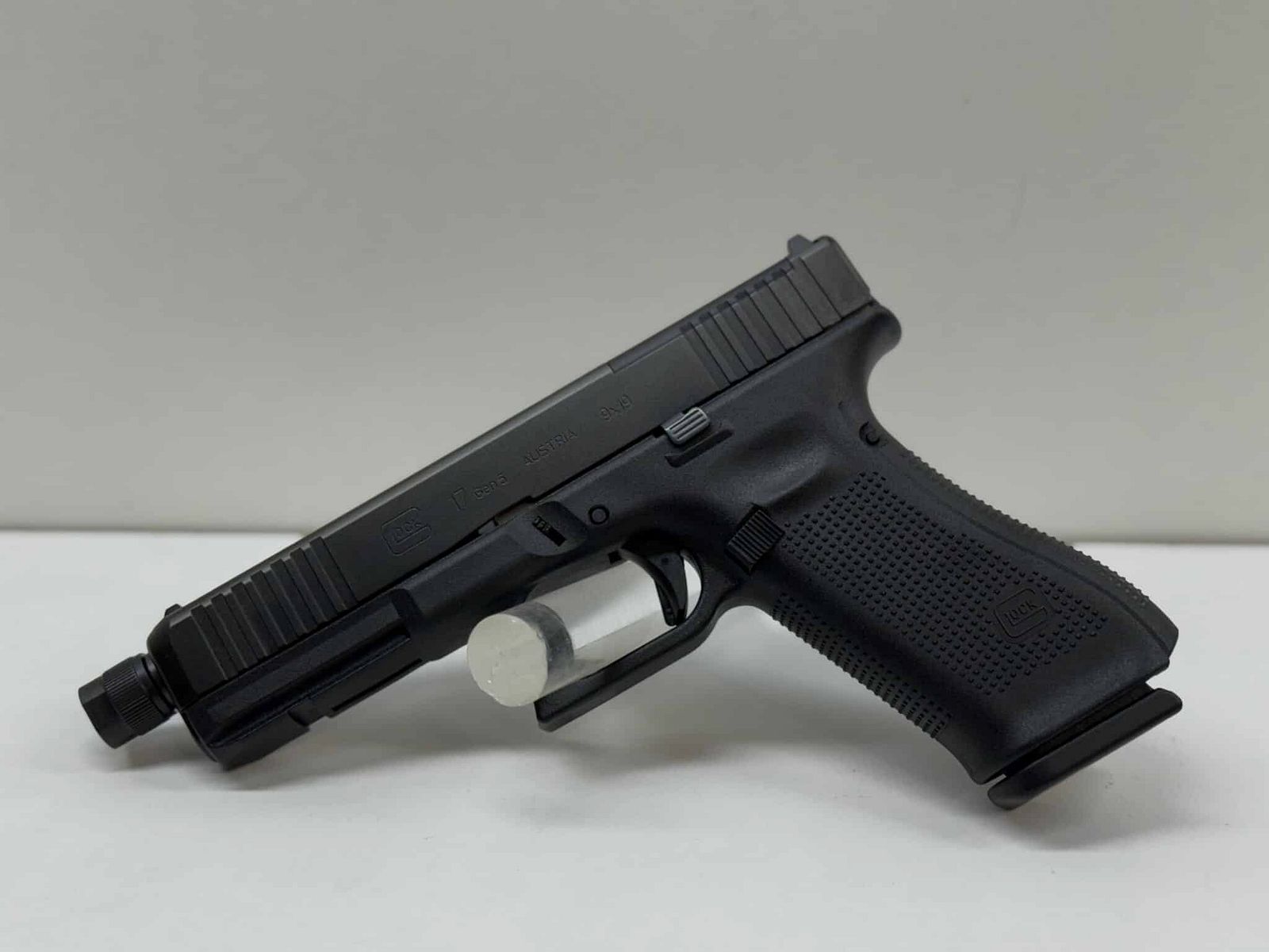 Glock 17 Gen5 M.O.S. FS FXD con canna filettata, immagine 7 di 7