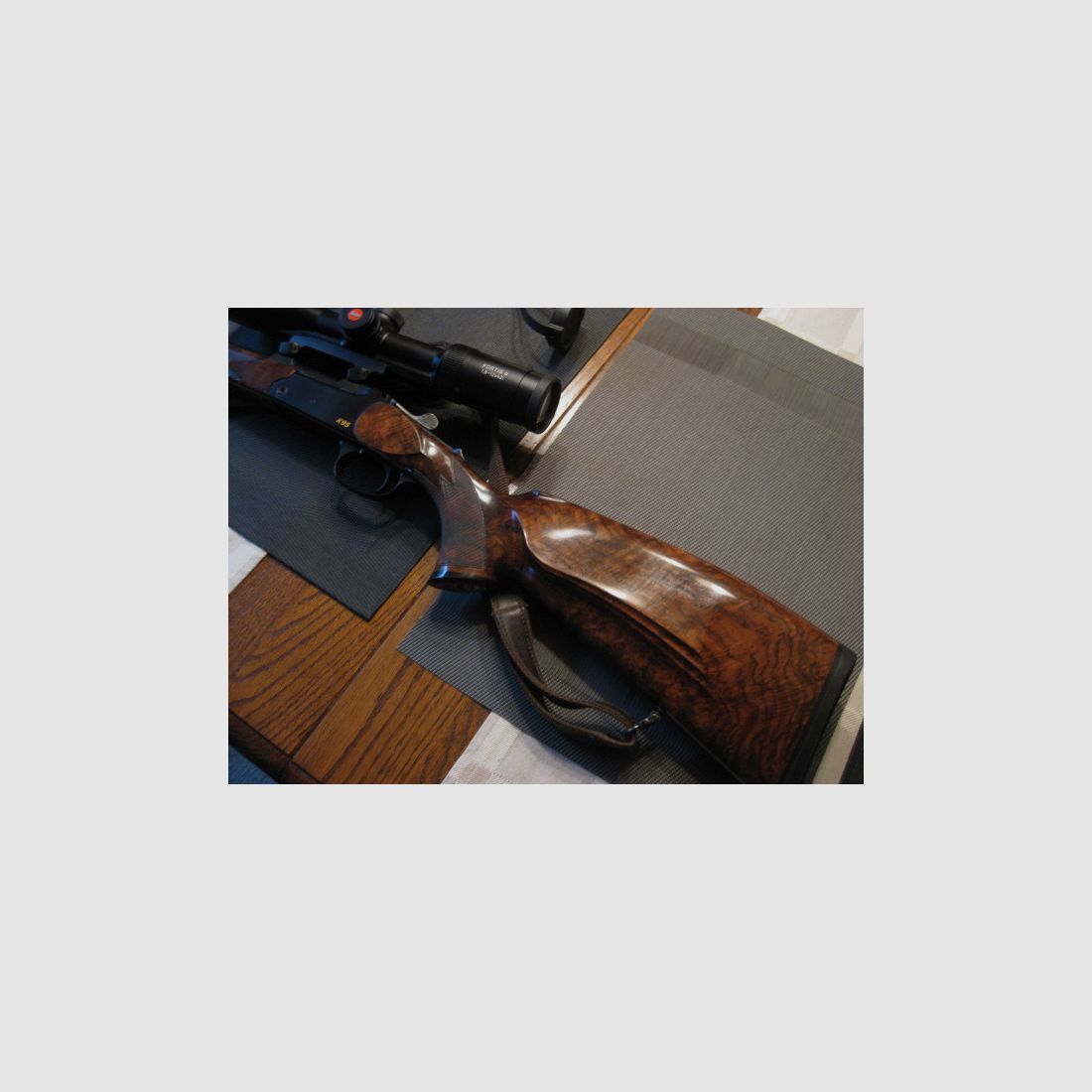 Droomachtige Blaser Black-Custom K95 met droomstock HK 9/10 in caliber .308 Winchester incl. LEICA Fortis 1,8-12x42i red dot sight L-4A (zoals ZEISS 60) en incl. 60 schoten RWS DK 10,7 gram
