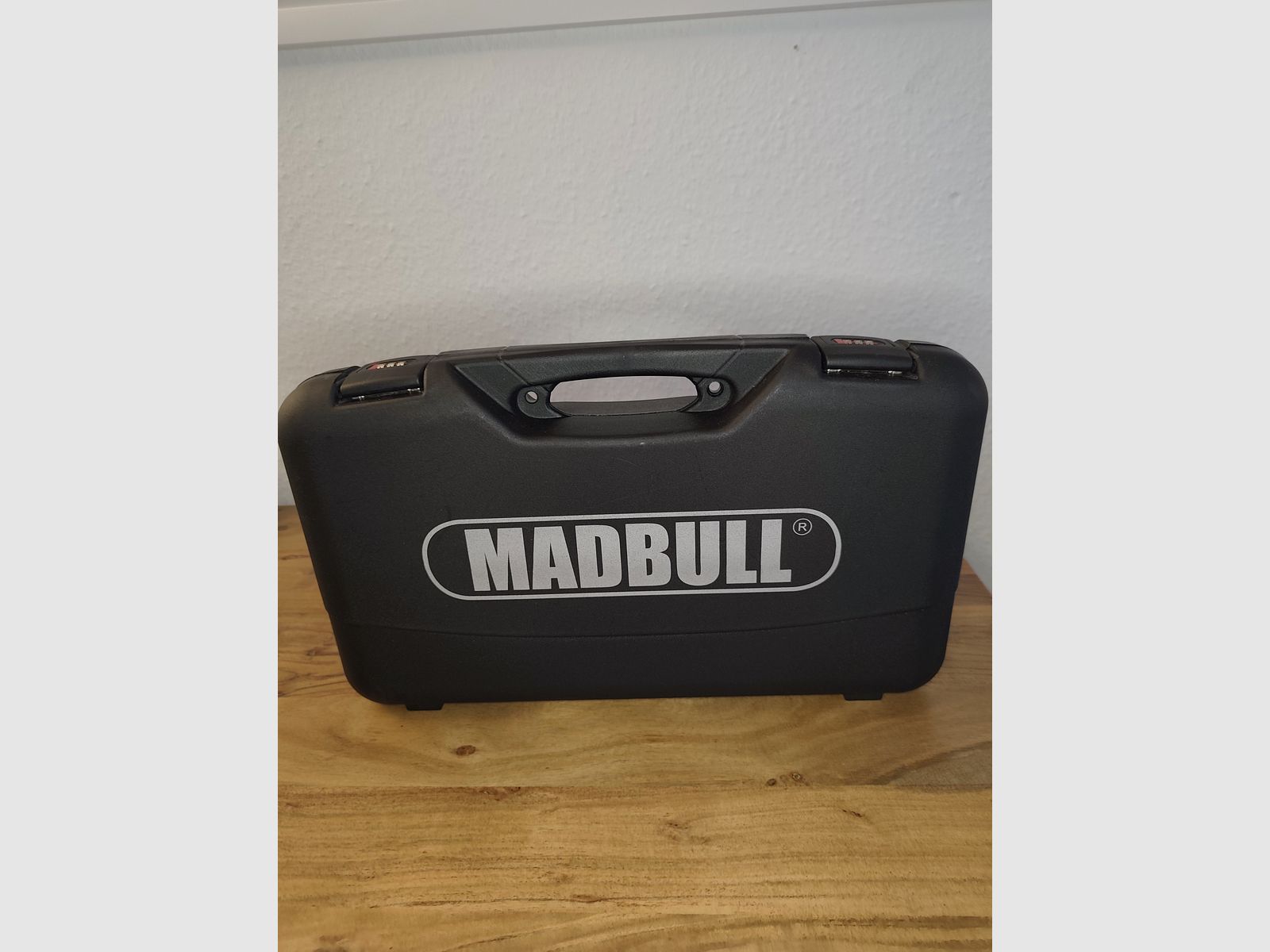  Madbull Pistolenkoffer Deluxe 50 x 30,5 x 8,5cm mit Zahlenschloss schwarz  Neu!