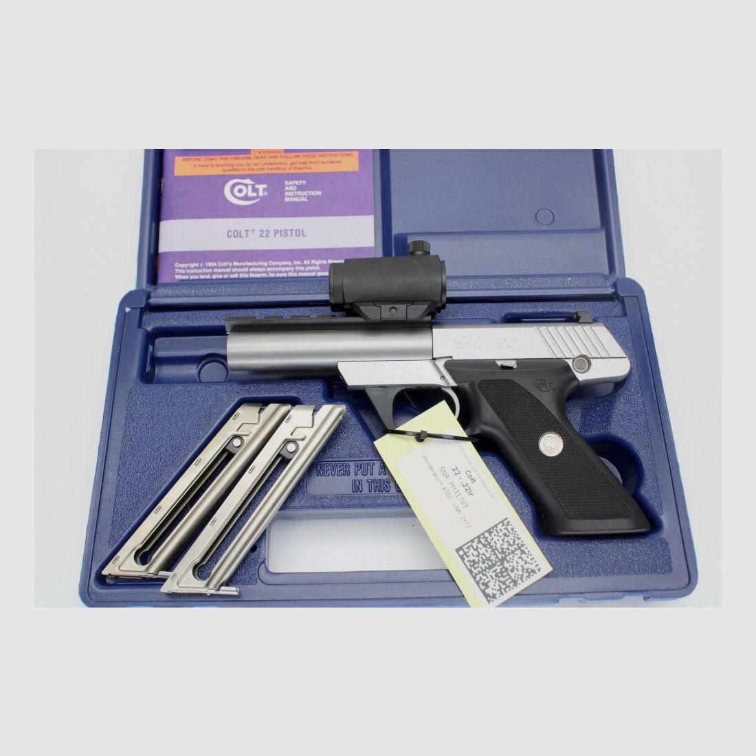 Pistola Colt 22 con 2 cargadores y mira .22lr