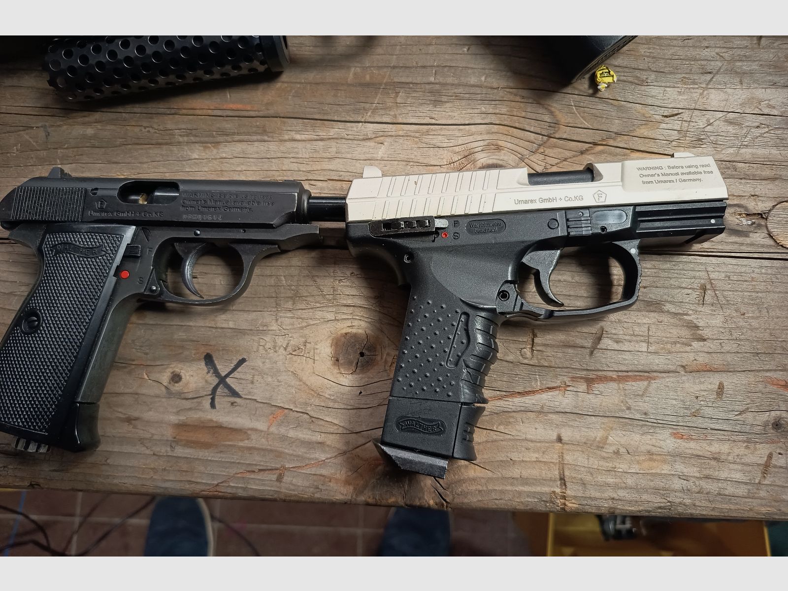 Bundle of airsoft 1 rifle 4 pistols with ammunition and gas cartridges