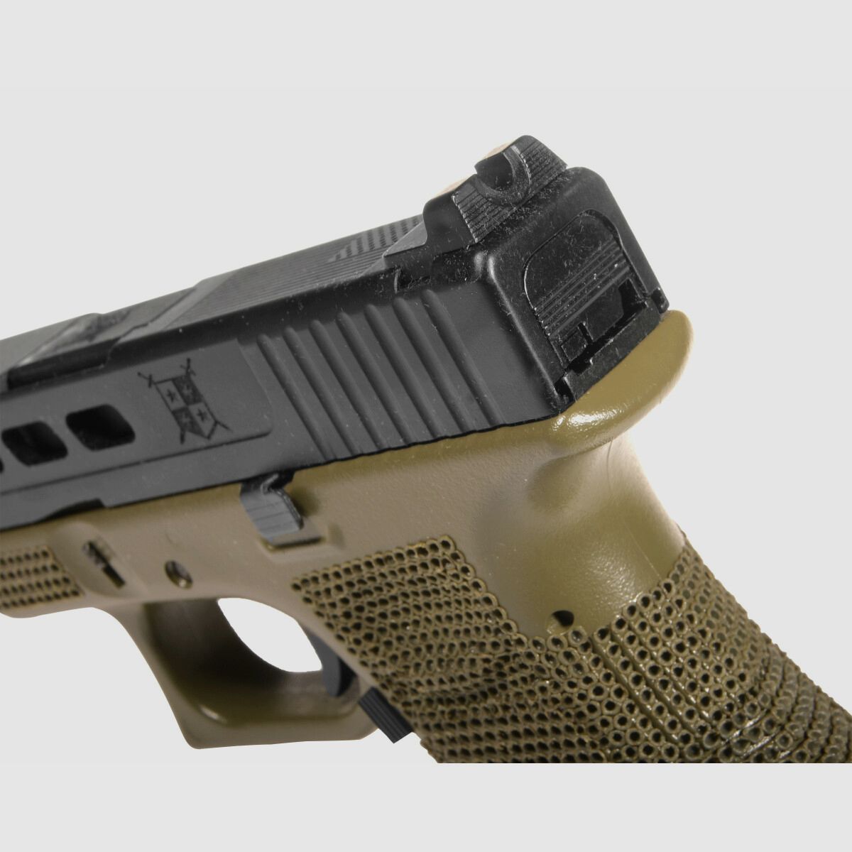P06 GBB Airsoft Pistole in Oliv | Delta Armory