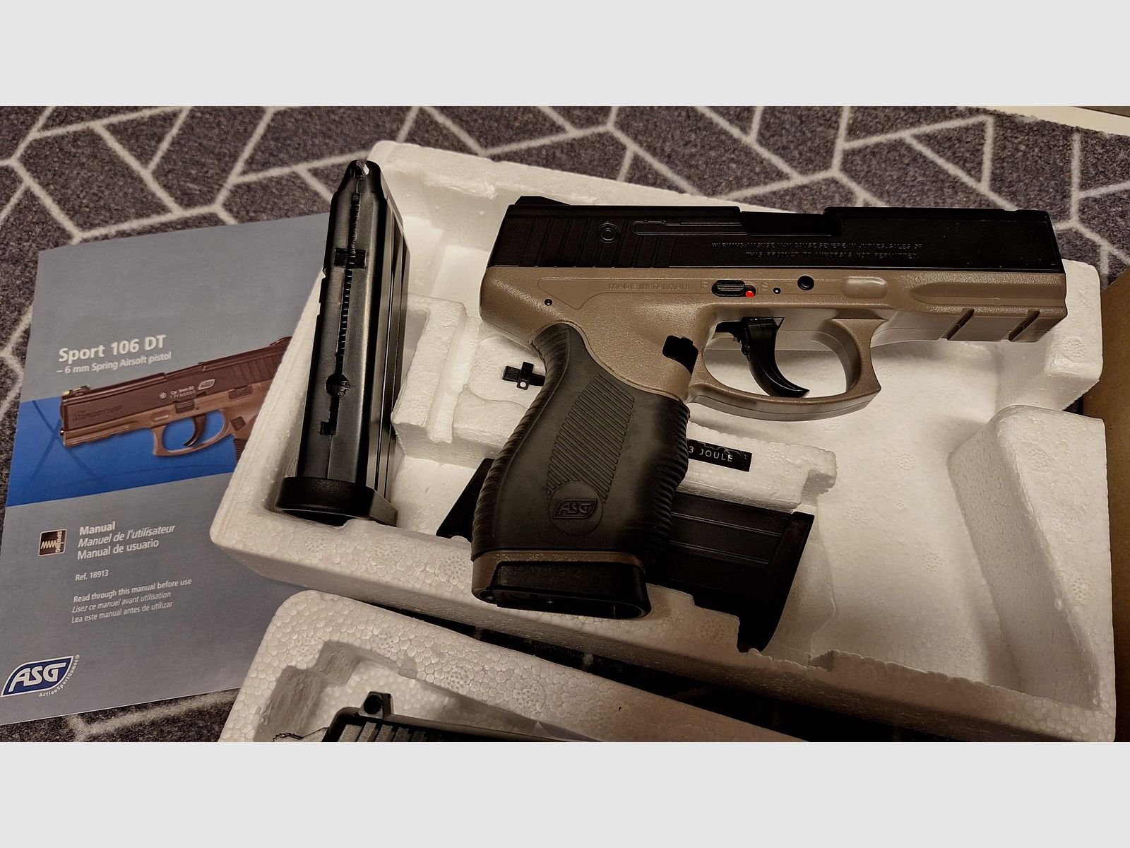 5 stuks veerdruk Airsoftpistolen: D.E./H.K./1911/enz. NIEUWSTAAT