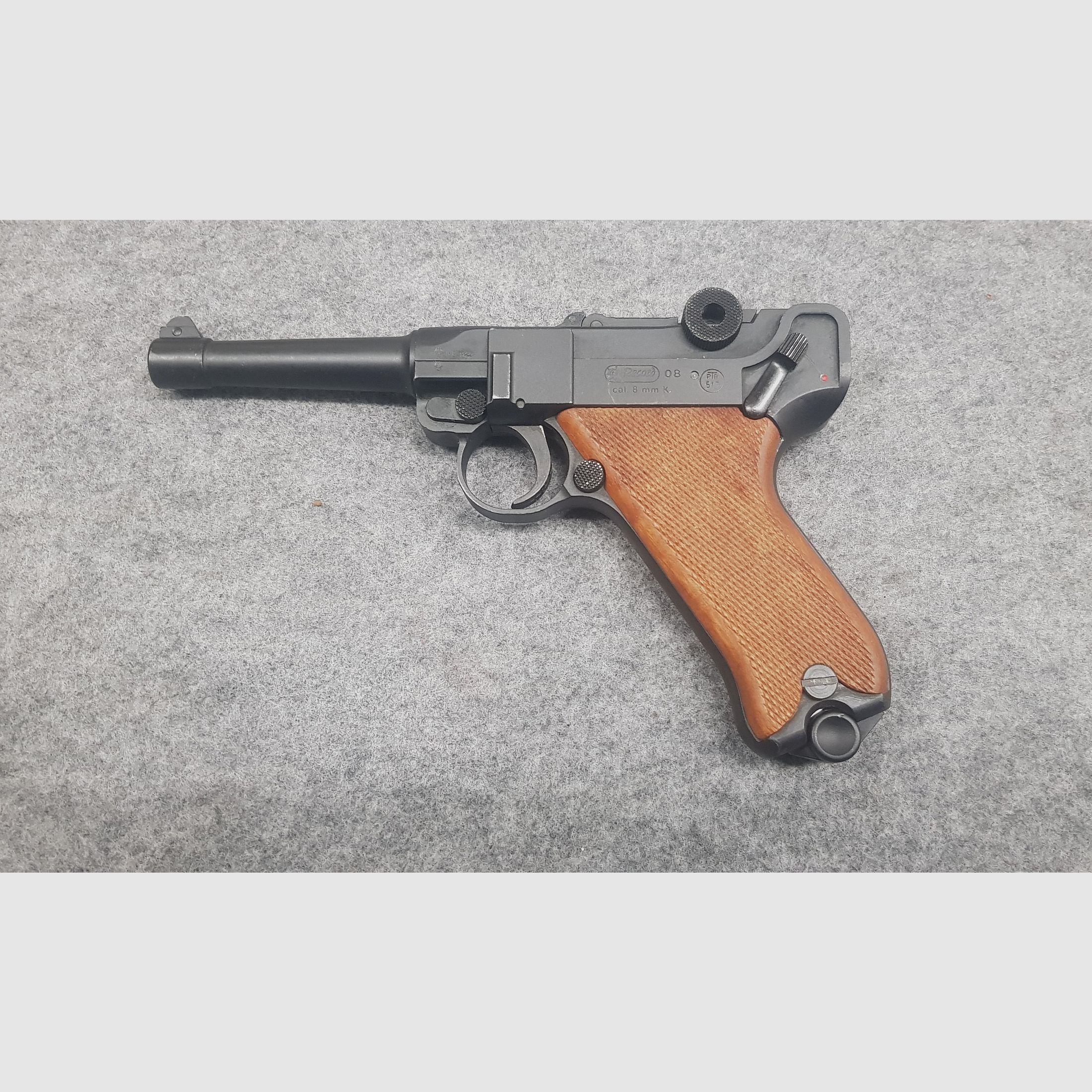 Sehr seltene Pistole PTB 517 Record Mod.  08  Cal. 8mm Knall PAK schwarz brüniert Schreckschuss P08 Holzgriffe