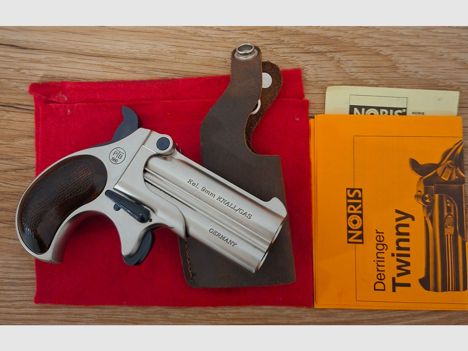 Noris Derringer PTB 550 con funda