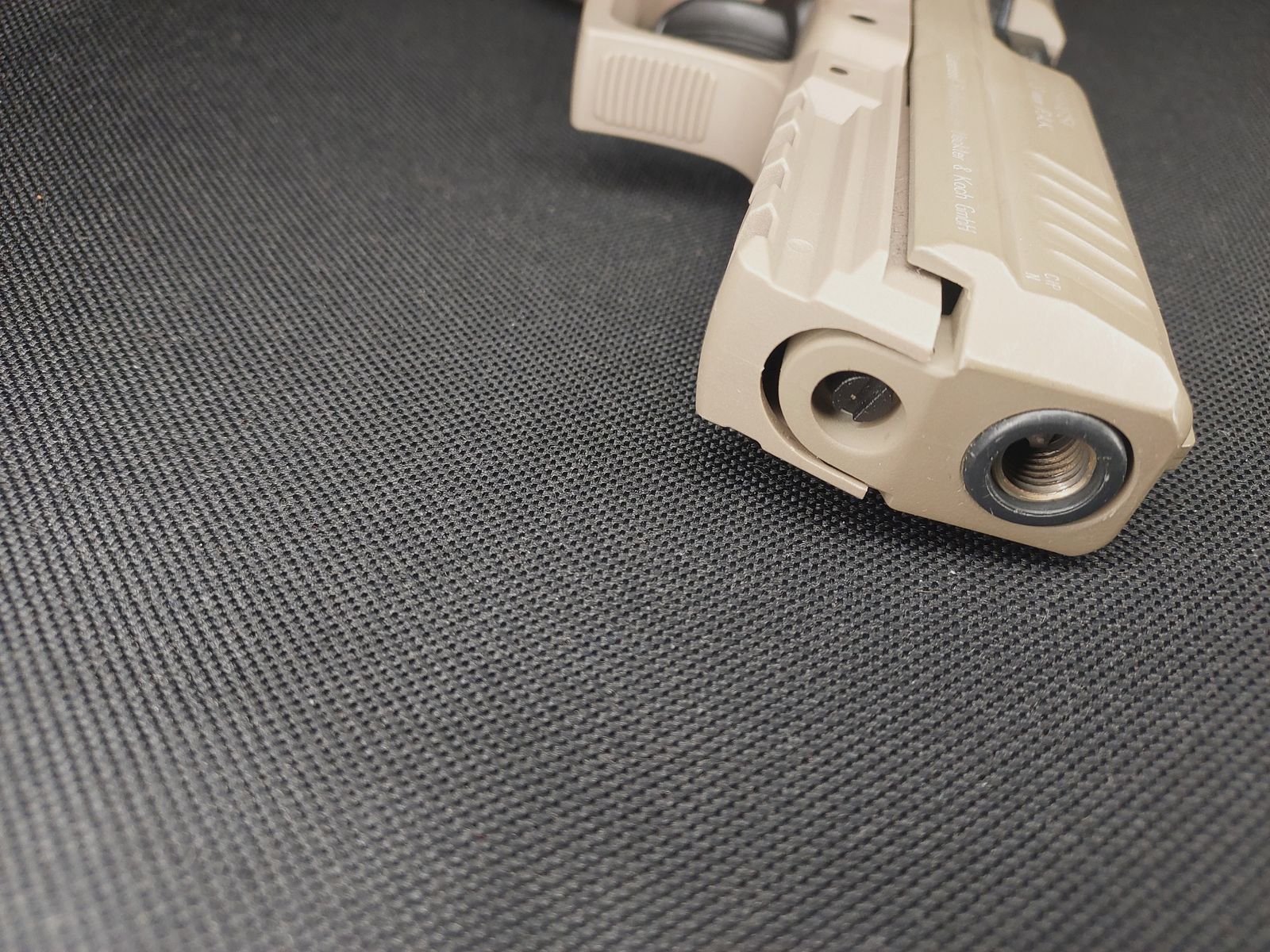 Heckler & Koch P30 Schreckschuss-pistool 9 mm P.A.K. TAN / FDE (PTB 912)