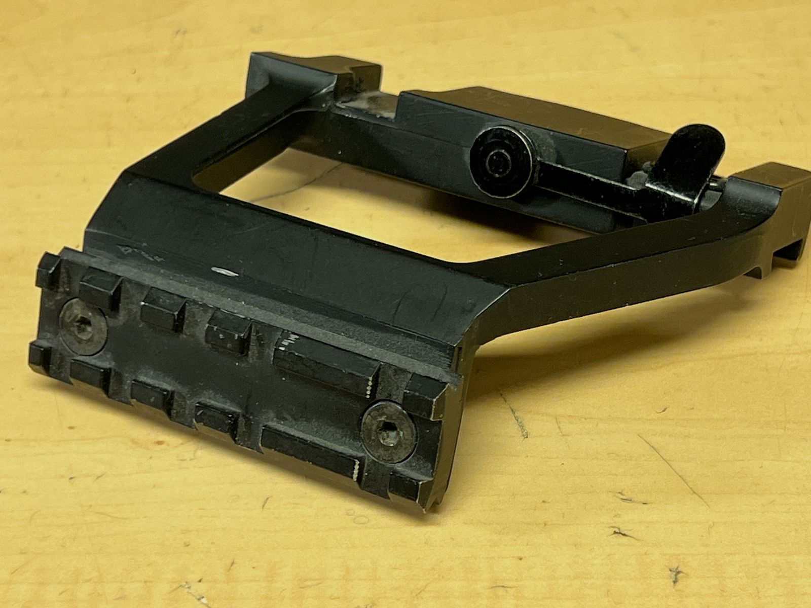 Montaż Airsoft AK do celowników optycznych i celowników Red-Dot w kolorze czarnym z szybkim zwolnieniem