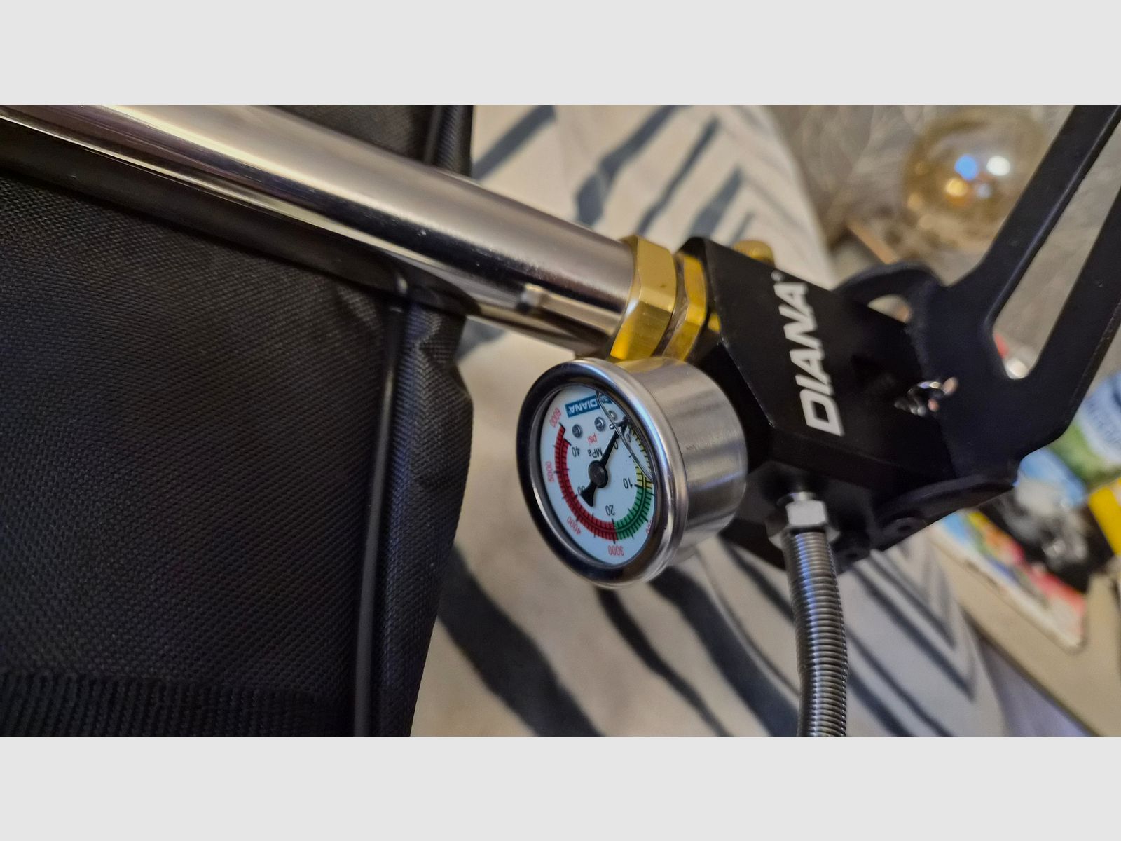 DIANA Stormrider Kaliber 4.5 mit Zielfernrohr und Pressluftpumpe